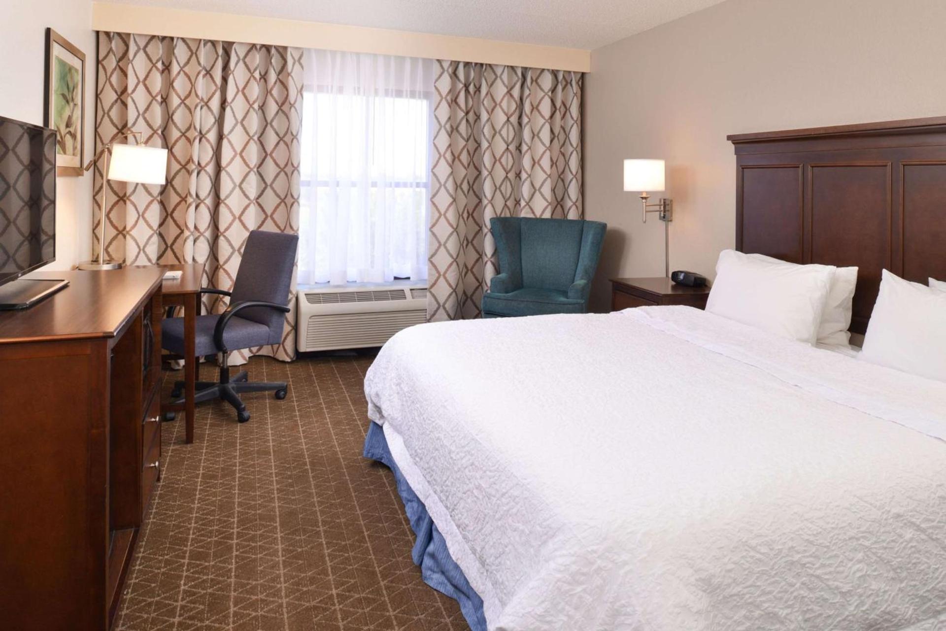 Hampton Inn & Suites Pueblo-Southgate photo 35
