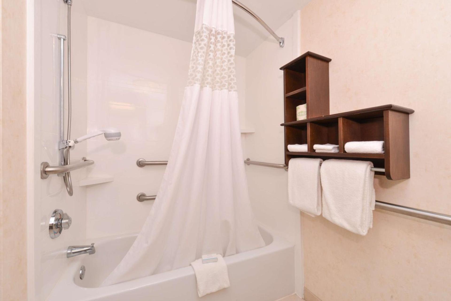 Hampton Inn & Suites Pueblo-Southgate photo 40