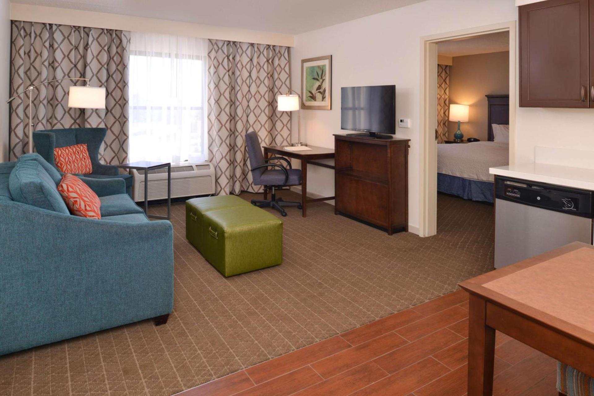 Hampton Inn & Suites Pueblo-Southgate photo 43