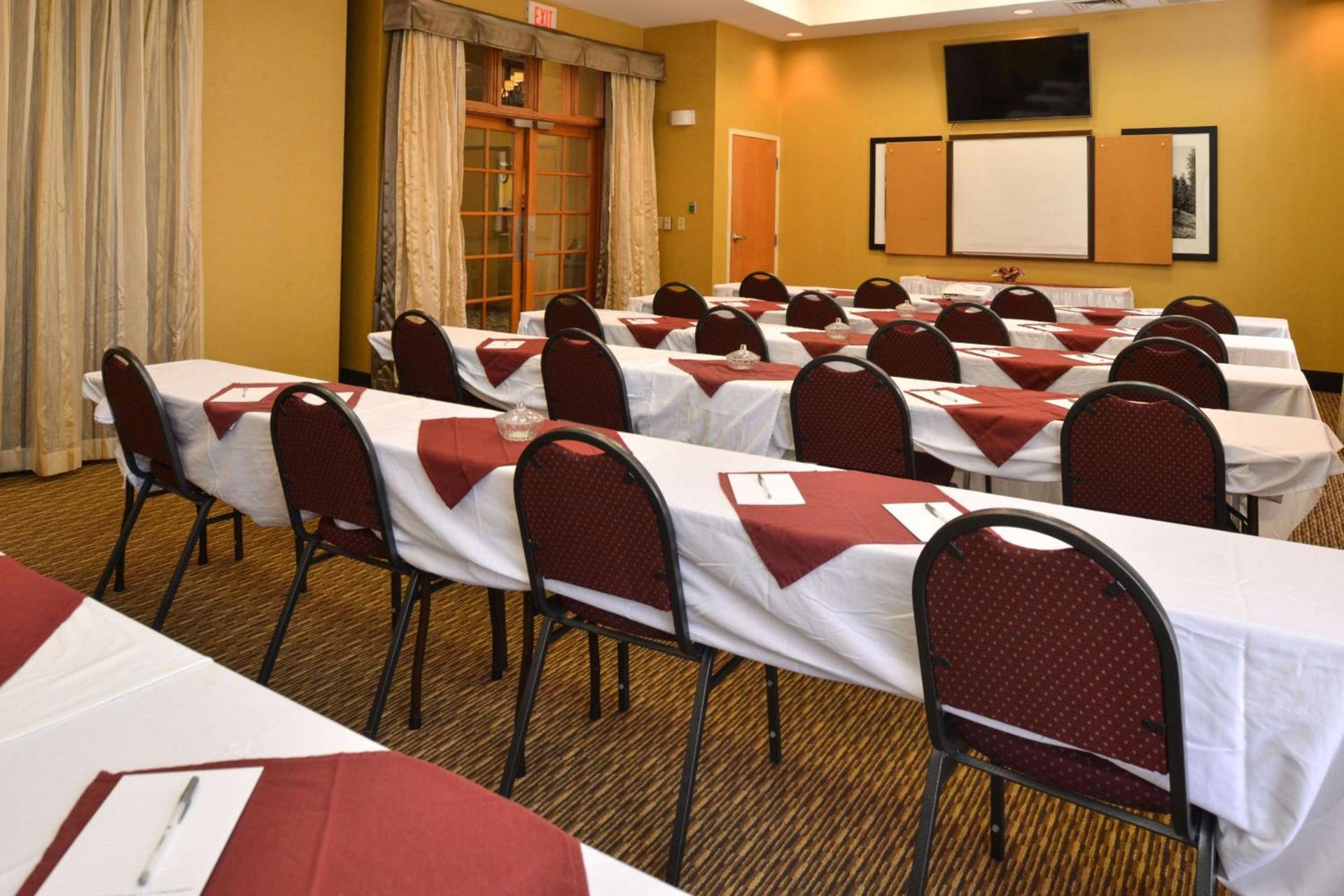 Hampton Inn & Suites Pueblo-Southgate photo 47