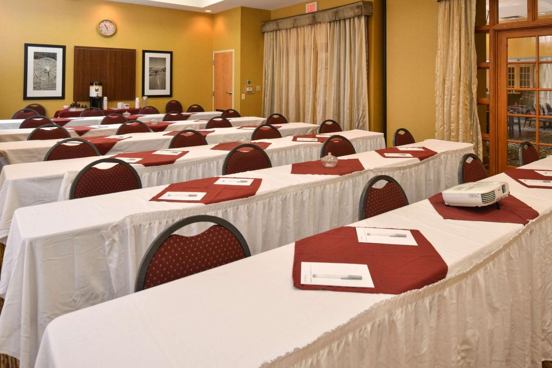 Hampton Inn & Suites Pueblo-Southgate photo 50