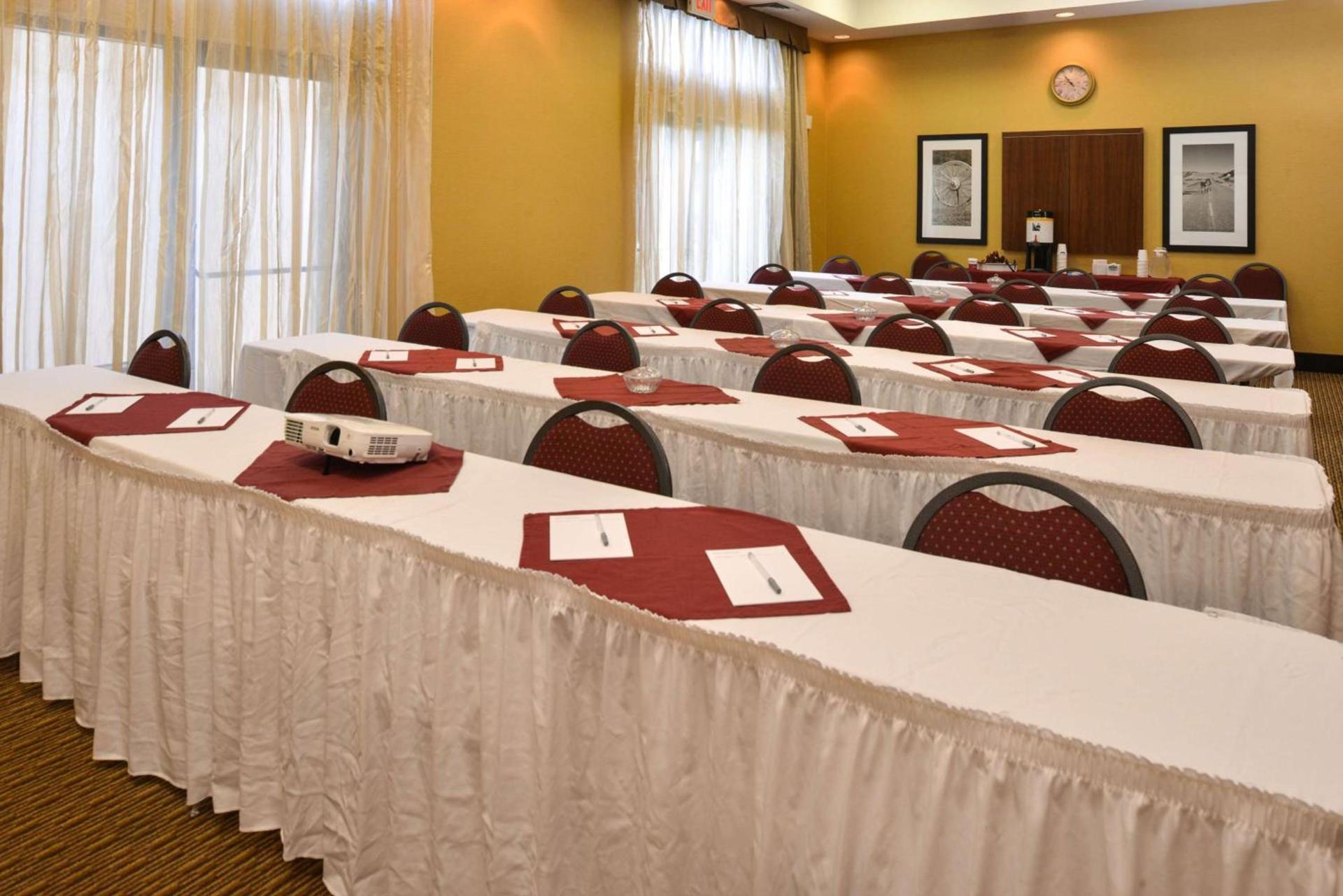 Hampton Inn & Suites Pueblo-Southgate photo 51