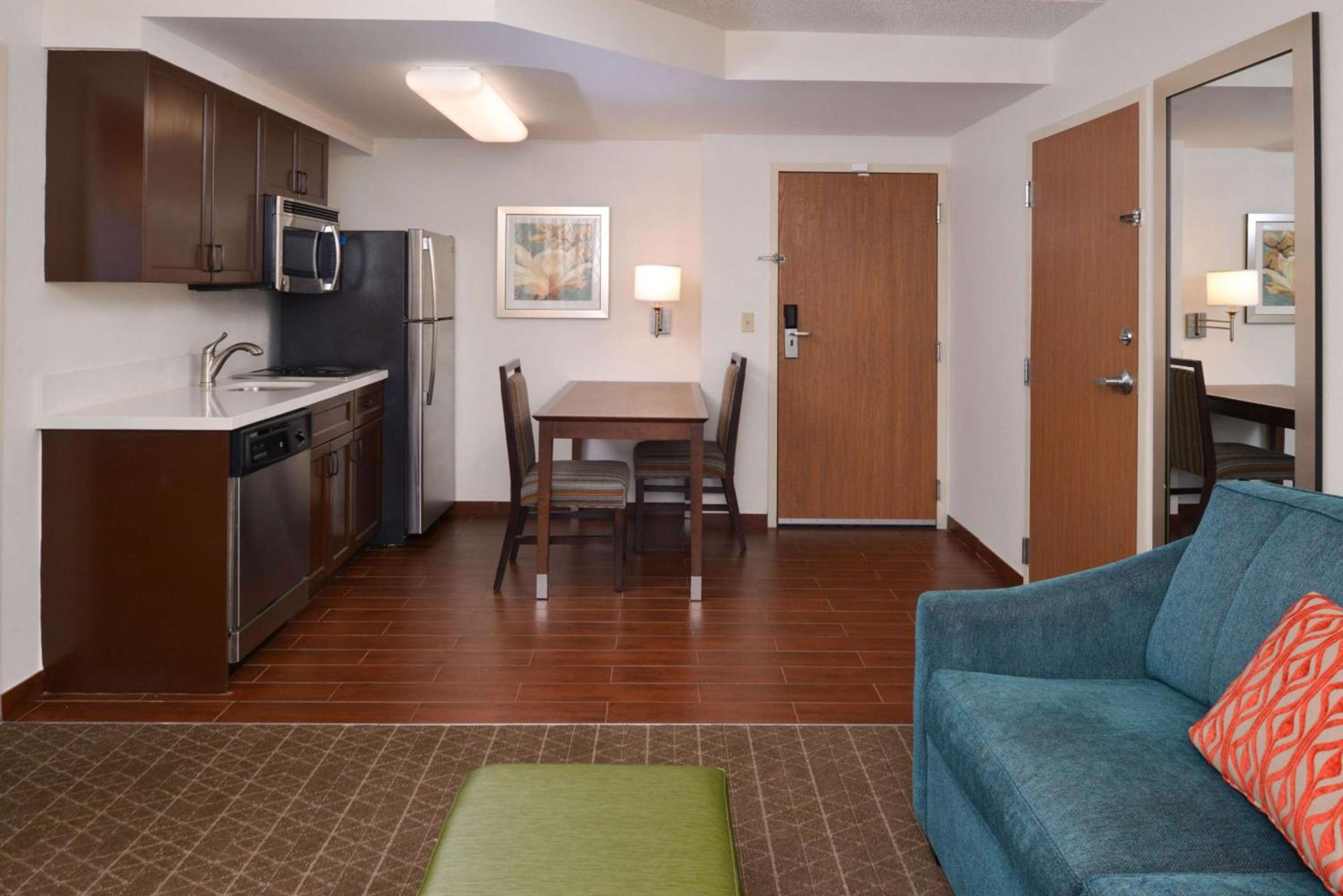Hampton Inn & Suites Pueblo-Southgate photo 53