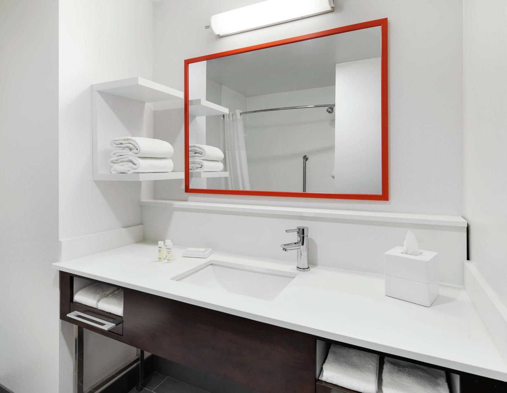 Hampton Inn & Suites Chicago/Waukegan photo 13