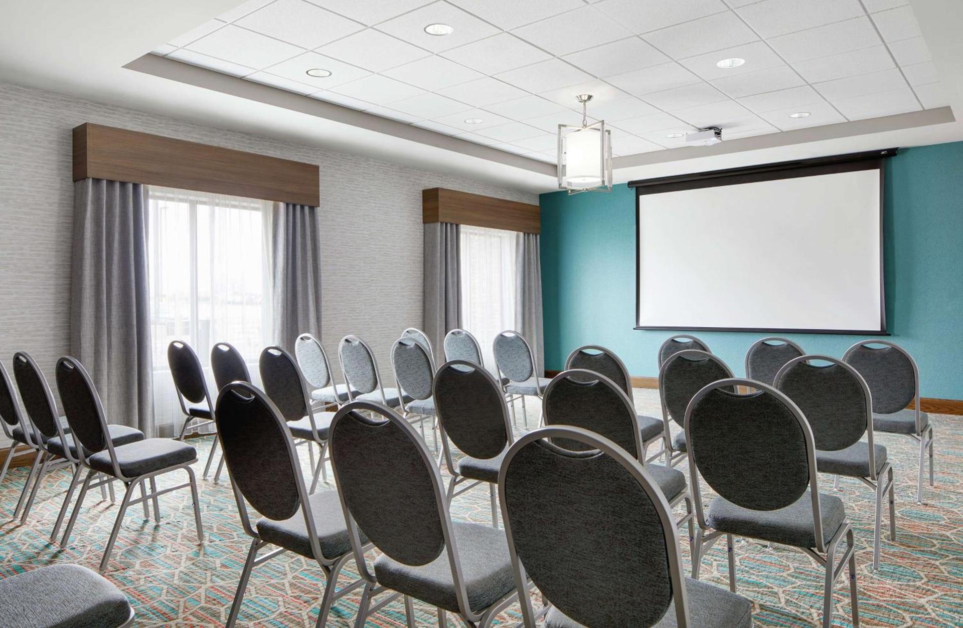 Hampton Inn & Suites Chicago/Waukegan photo 33