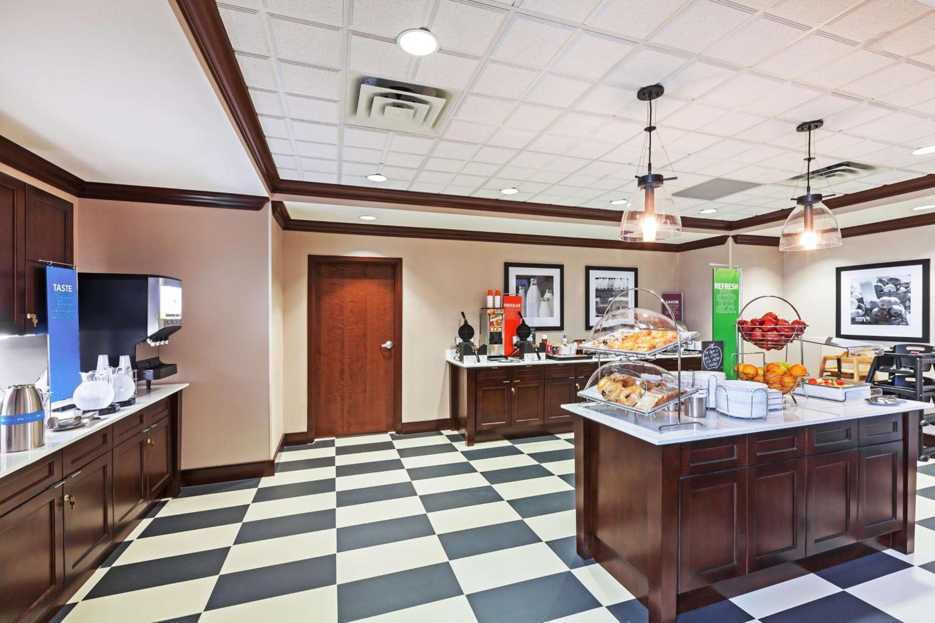 Hampton Inn & Suites Houston I-10 West Park Row, Tx photo 13
