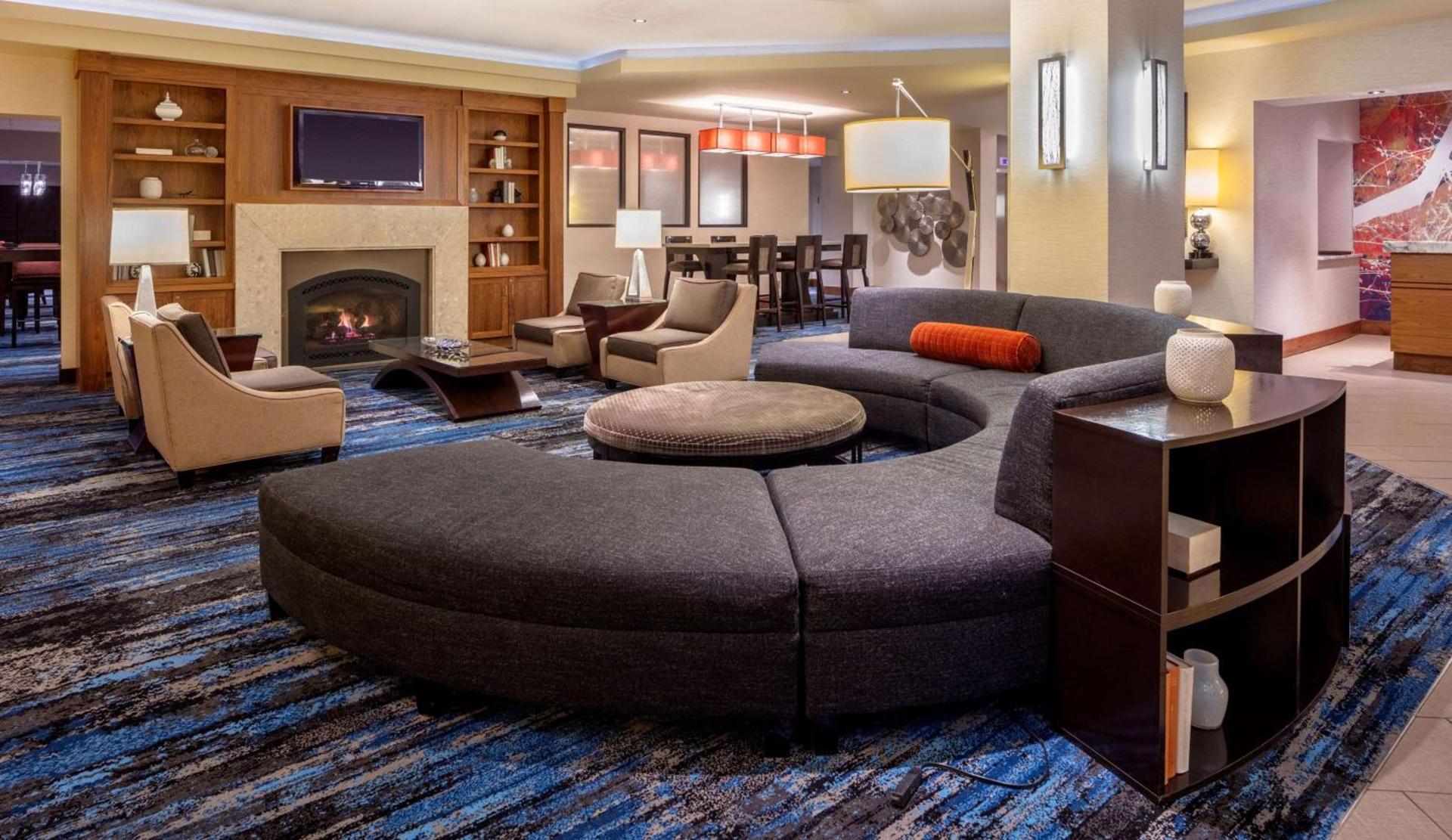 DoubleTree Suites by Hilton Minneapolis Downtown photo 7
