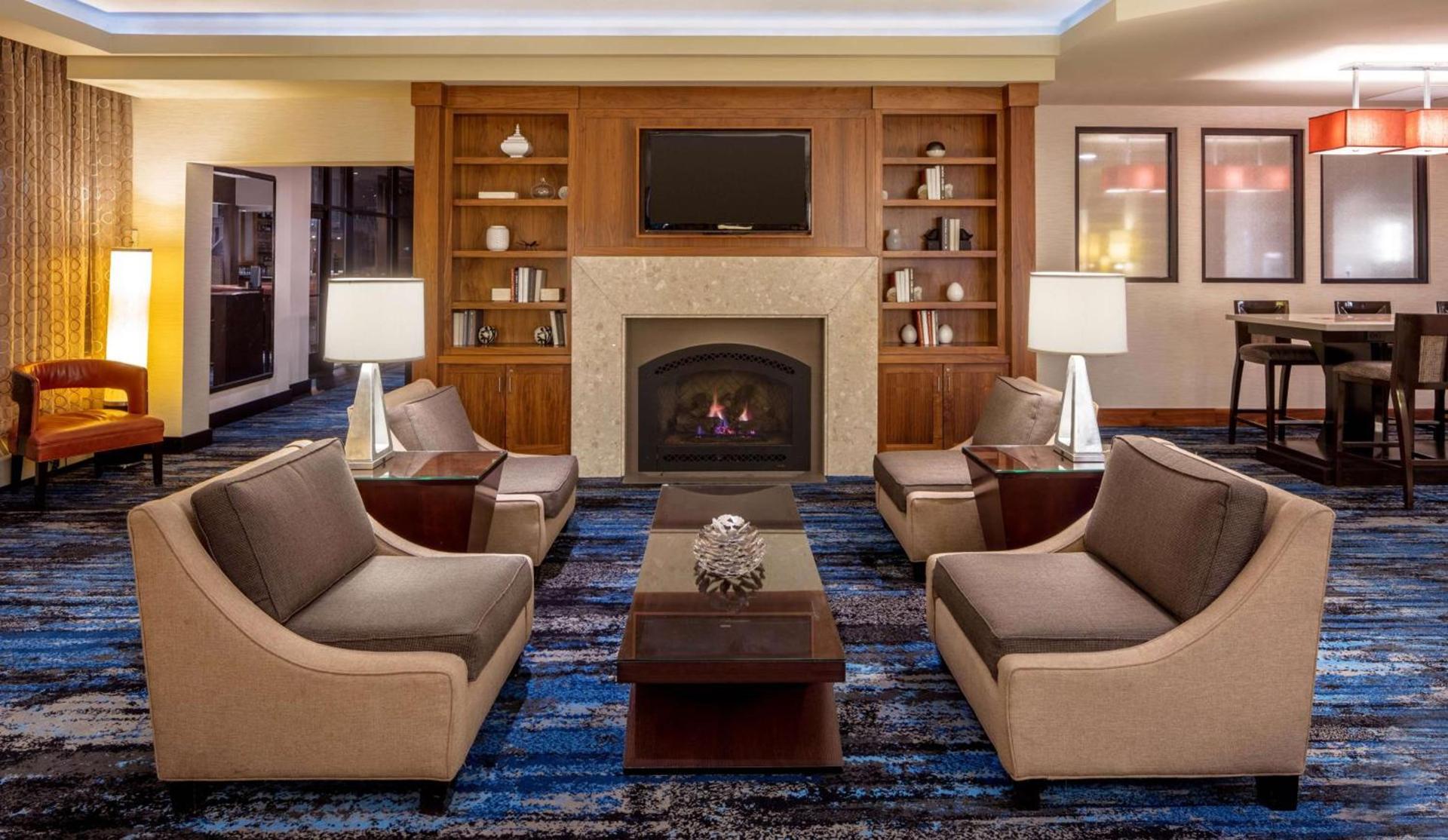 DoubleTree Suites by Hilton Minneapolis Downtown photo 9