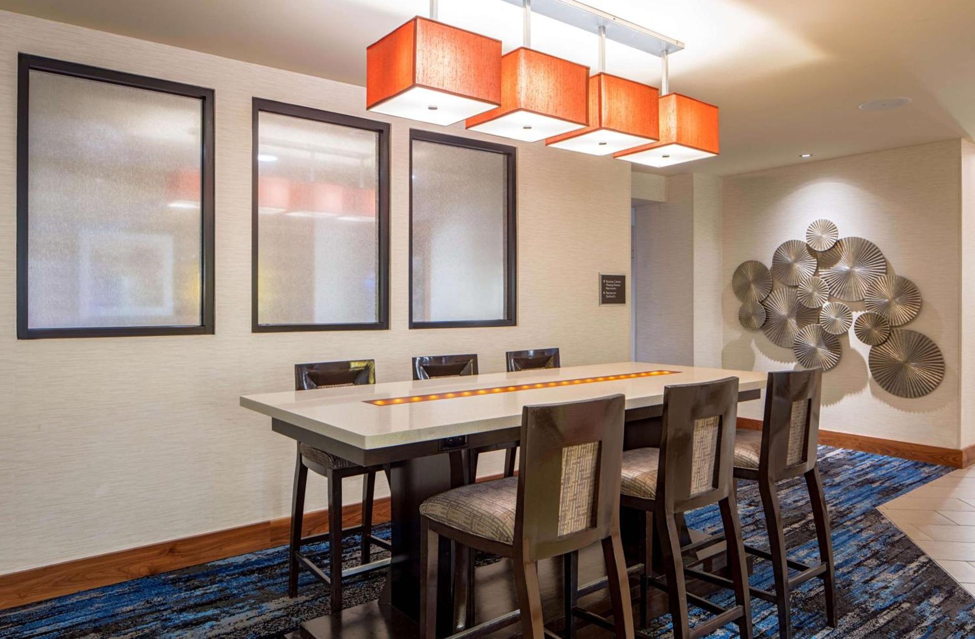 DoubleTree Suites by Hilton Minneapolis Downtown photo 11