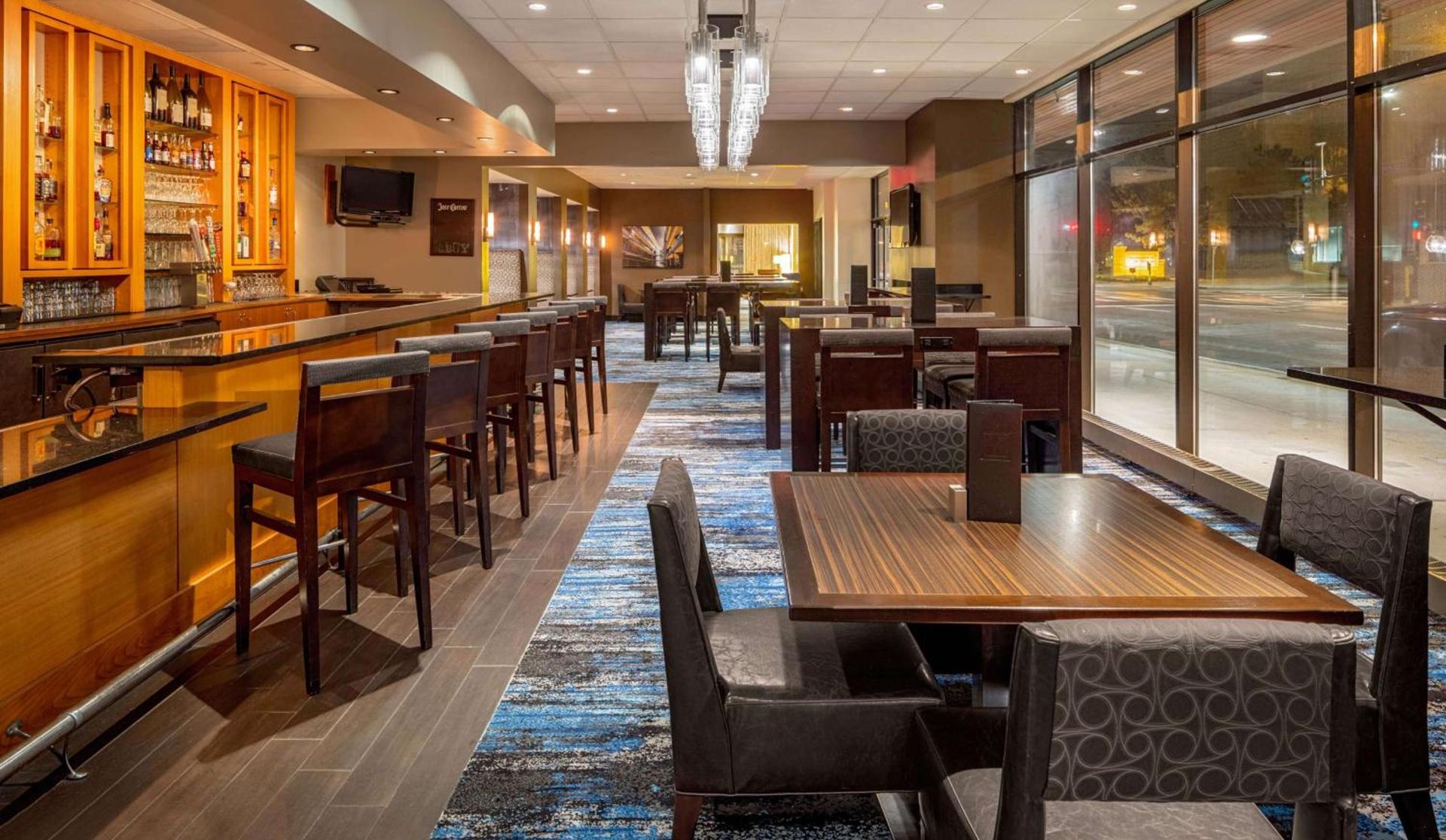 DoubleTree Suites by Hilton Minneapolis Downtown photo 12