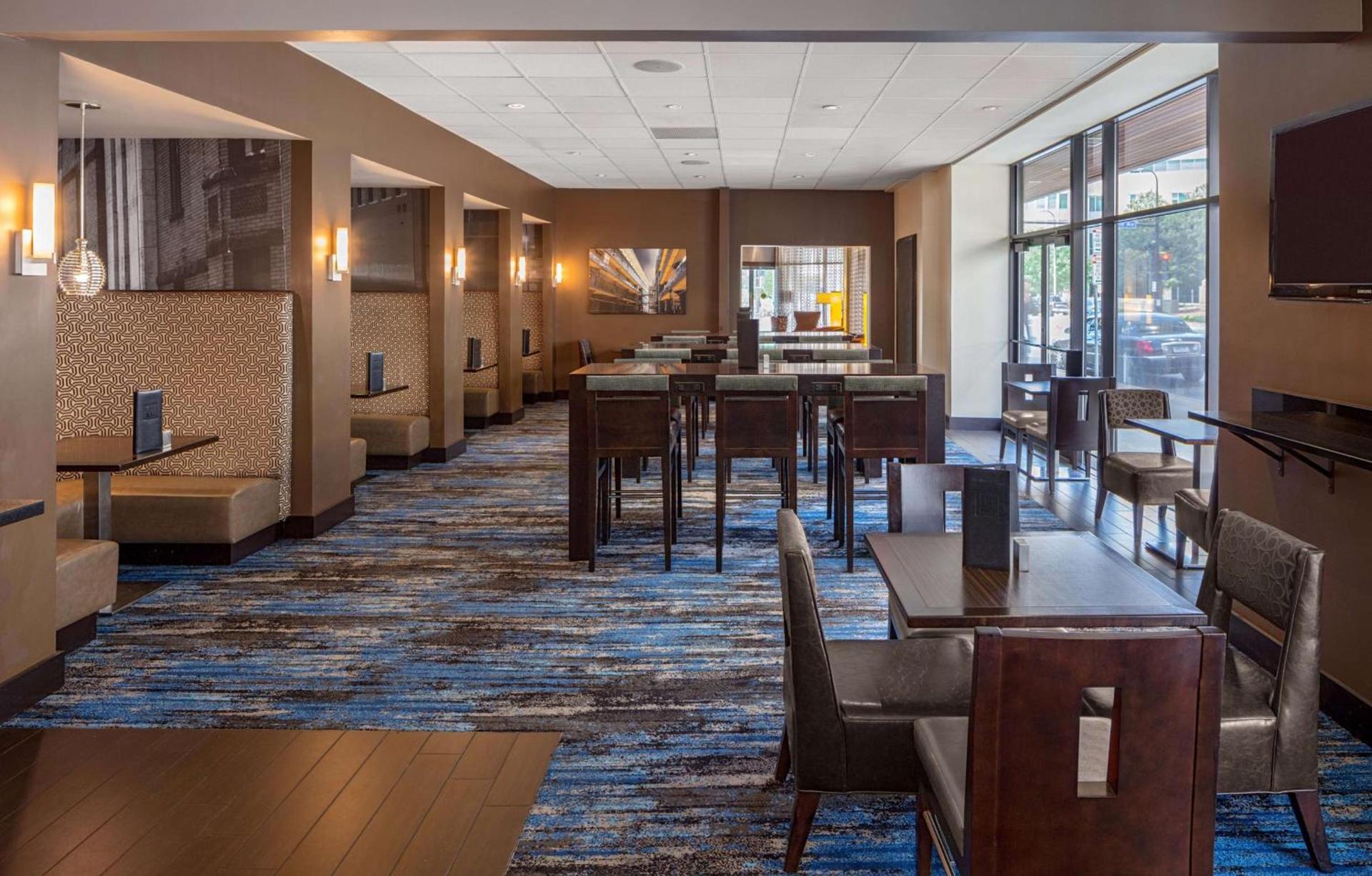 DoubleTree Suites by Hilton Minneapolis Downtown photo 14