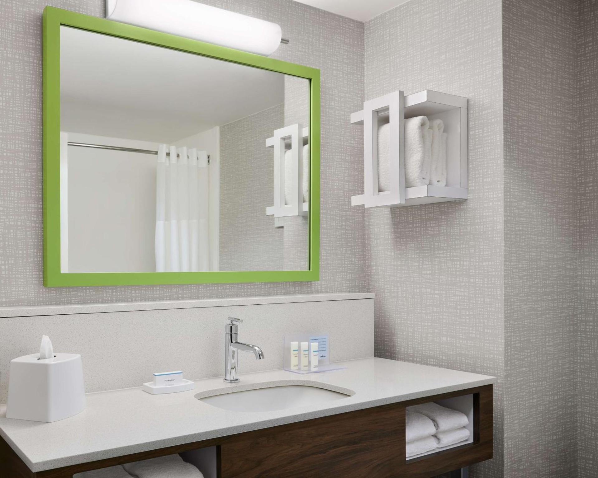 Hampton Inn & Suites West Haven photo 14