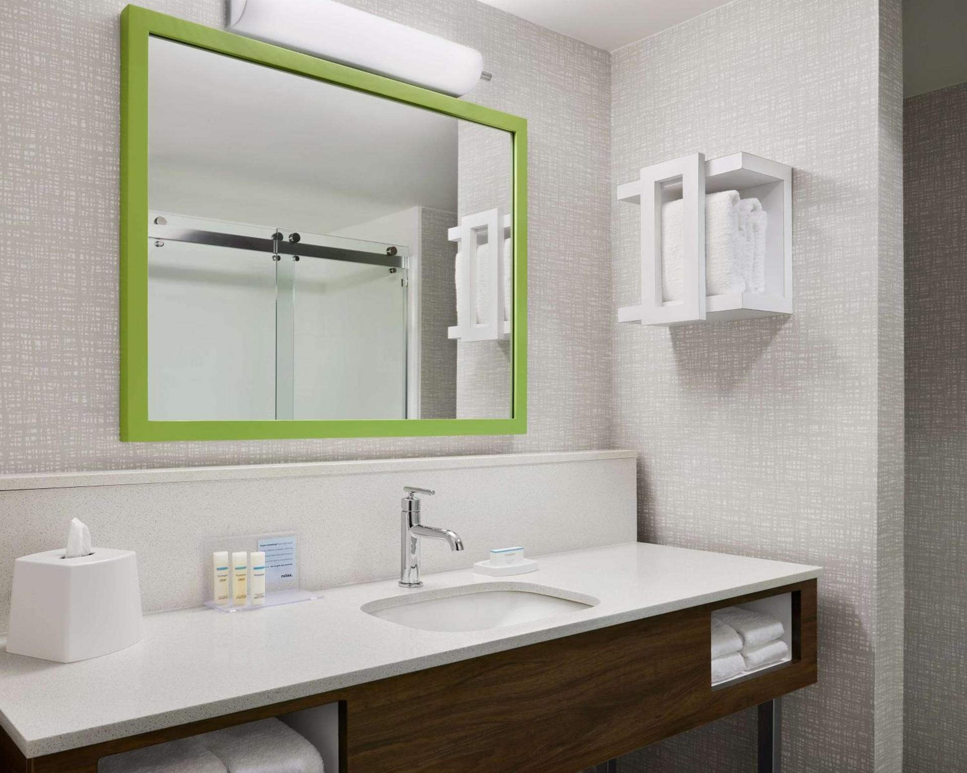 Hampton Inn & Suites West Haven photo 15