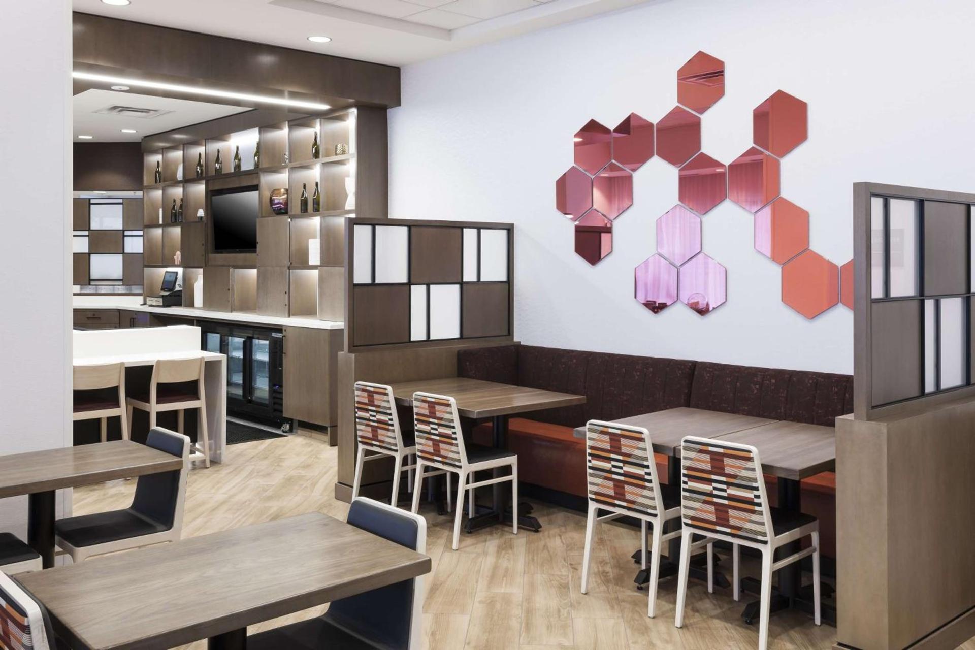Hampton Inn & Suites Phoenix Downtown photo 10