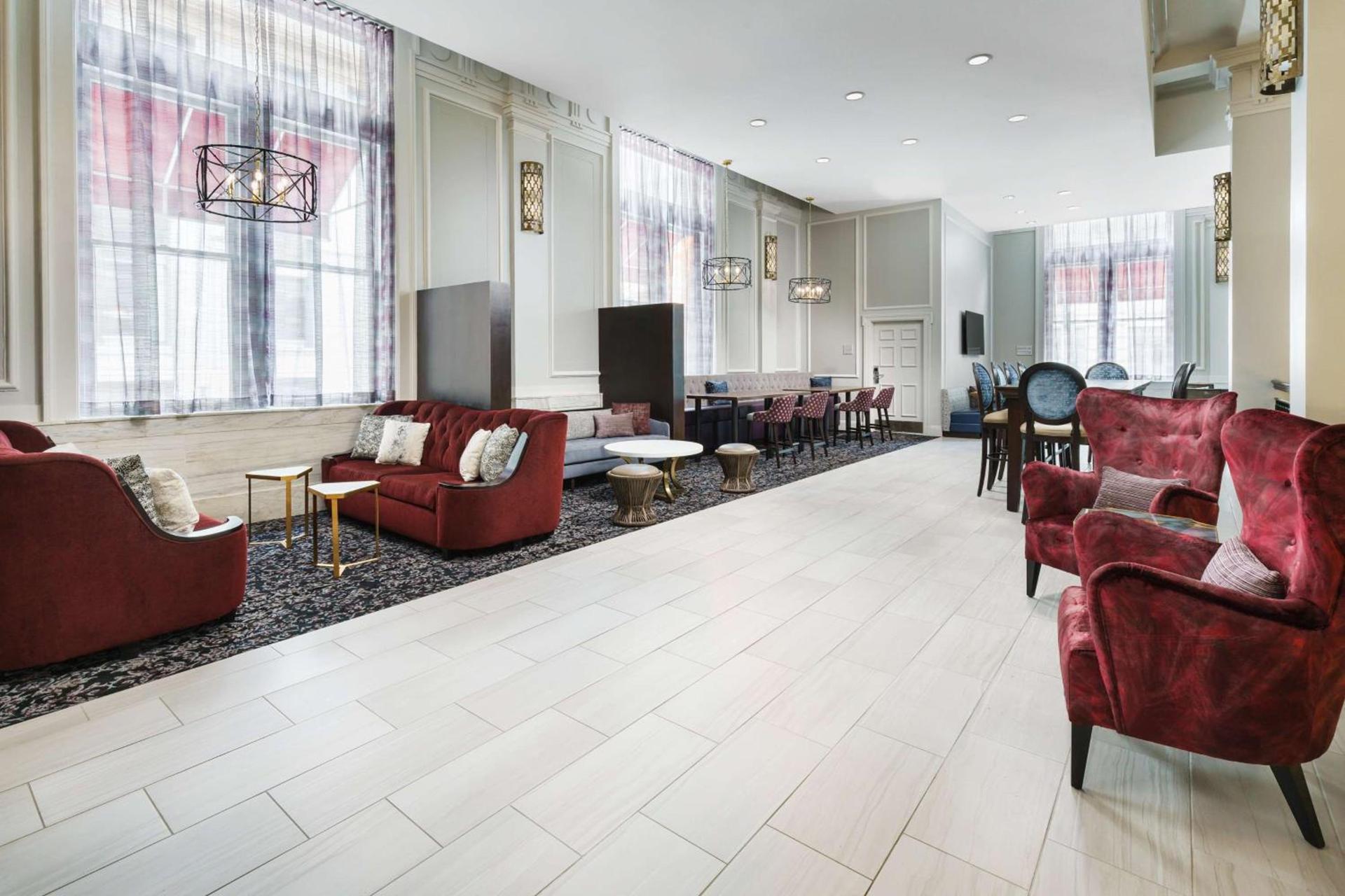 Hampton Inn & Suites Baltimore Inner Harbor photo 3