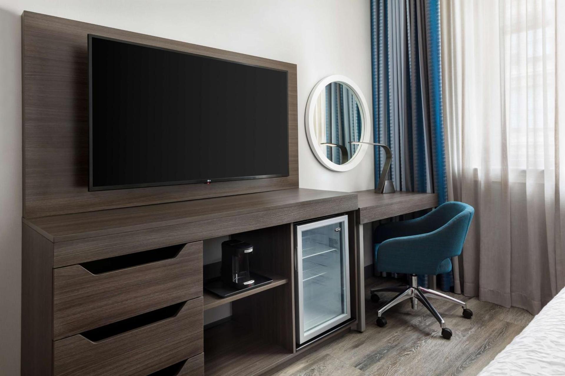 Hampton Inn & Suites Baltimore Inner Harbor photo 13