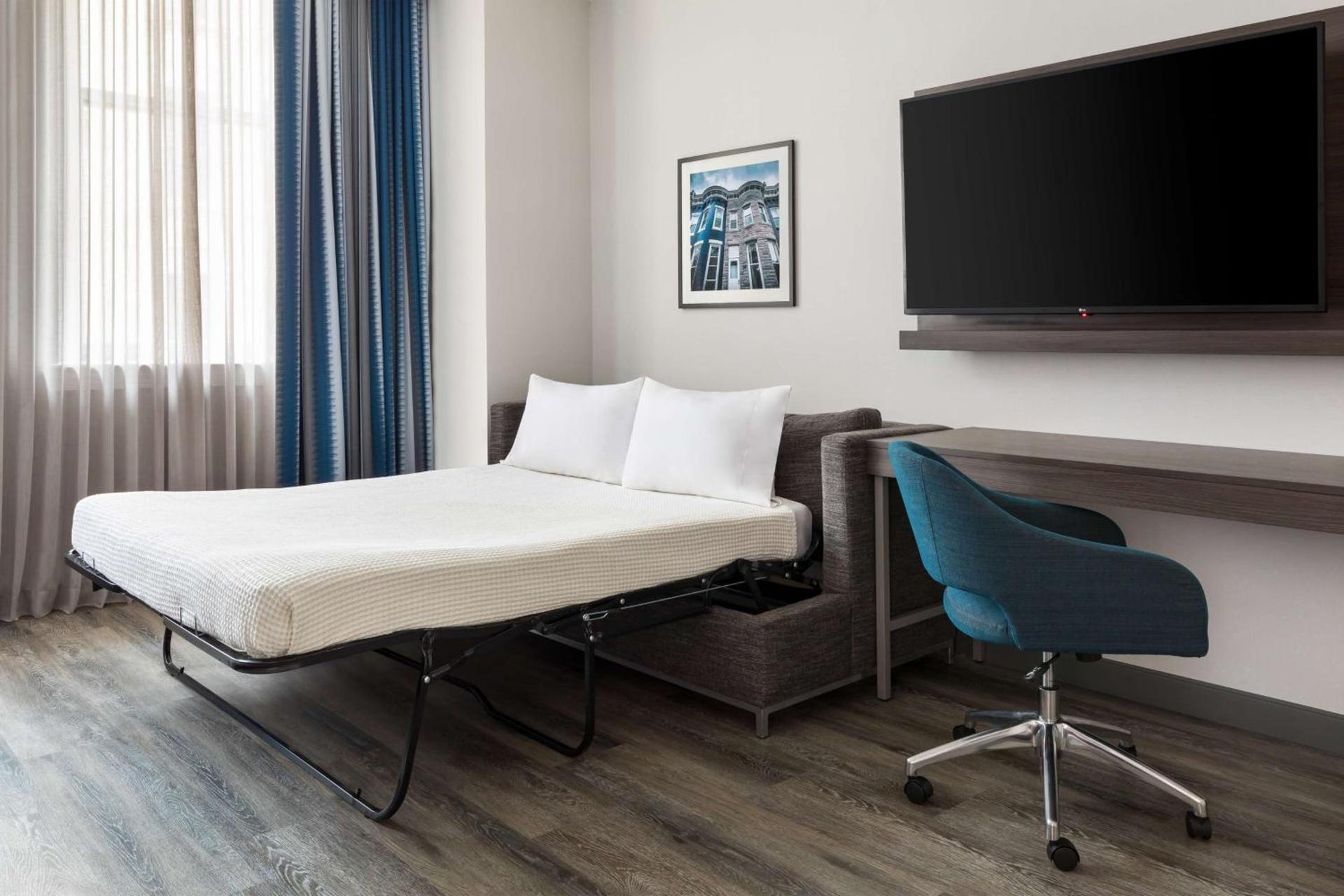 Hampton Inn & Suites Baltimore Inner Harbor photo 15