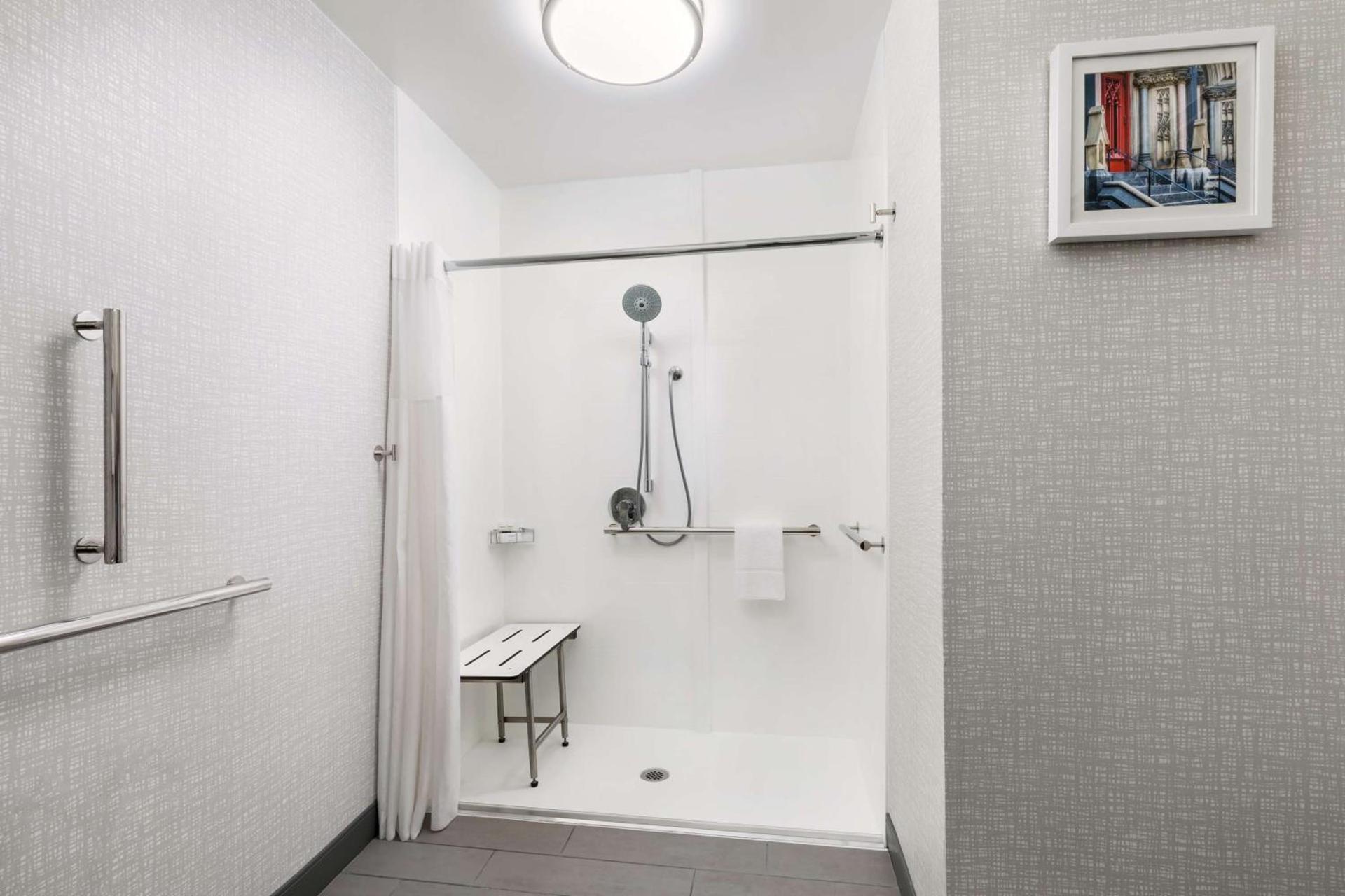 Hampton Inn & Suites Baltimore Inner Harbor photo 16