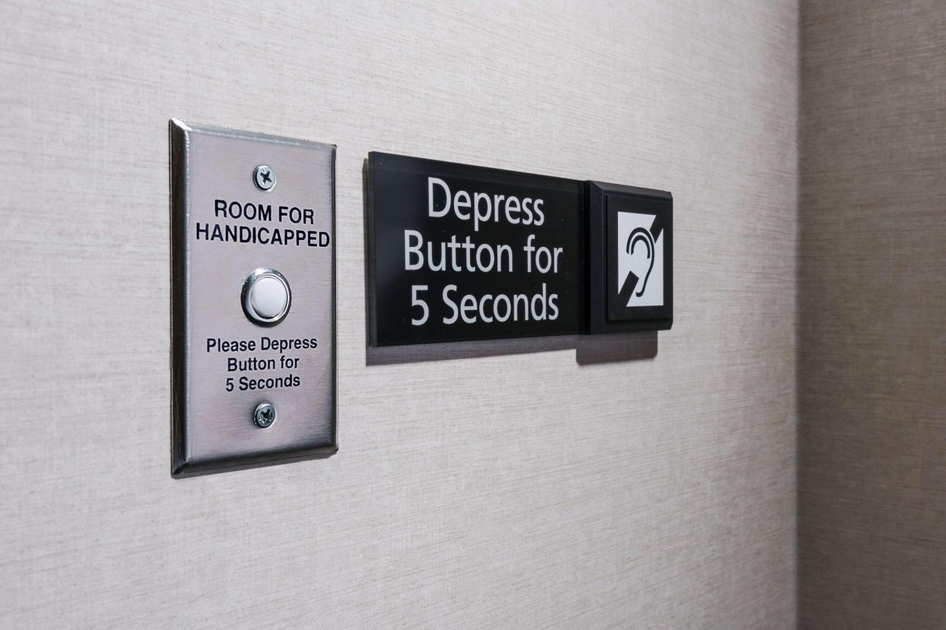 Hampton Inn & Suites Baltimore Inner Harbor photo 17