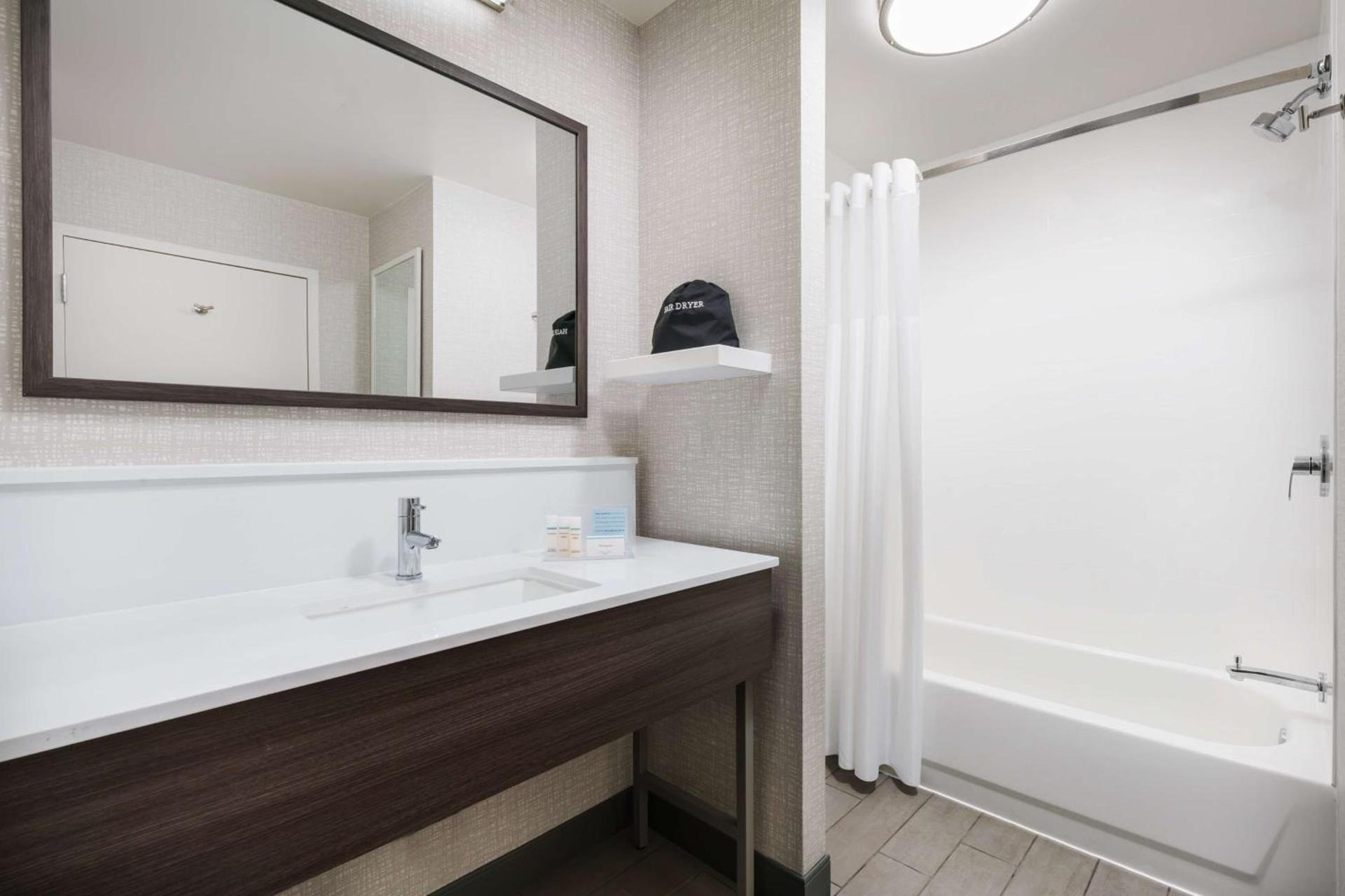 Hampton Inn & Suites Baltimore Inner Harbor photo 19