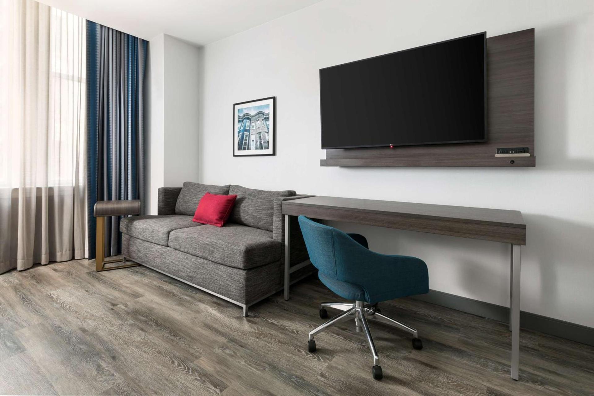 Hampton Inn & Suites Baltimore Inner Harbor photo 28