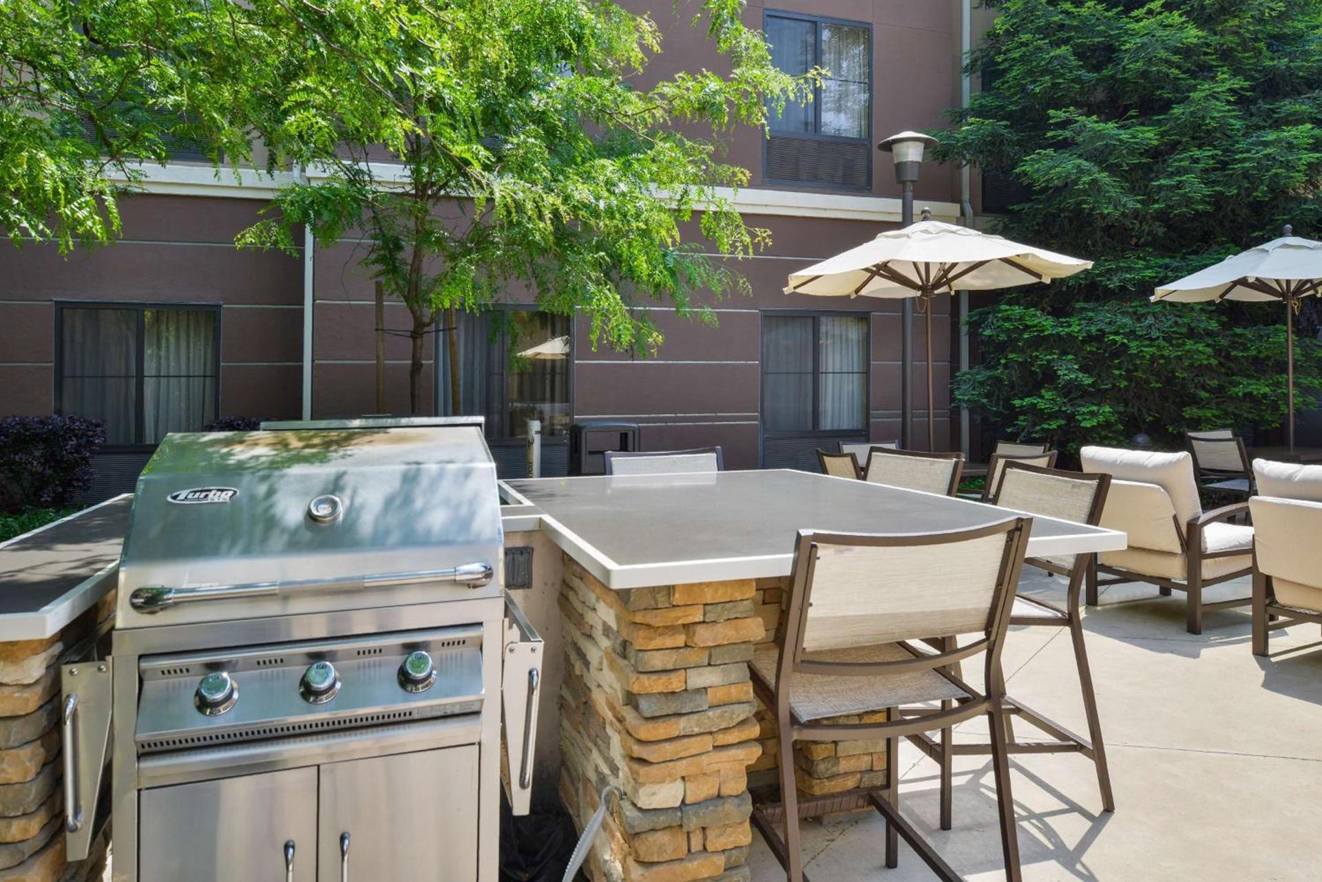 Homewood Suites by Hilton Fresno photo 6