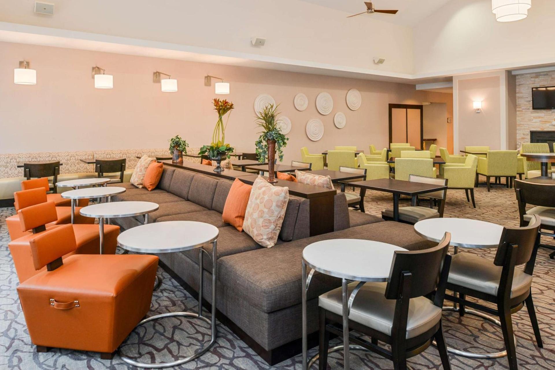 Homewood Suites by Hilton Fresno photo 9