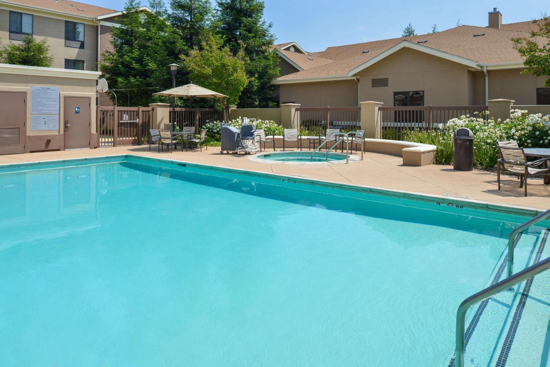 Homewood Suites by Hilton Fresno photo 10