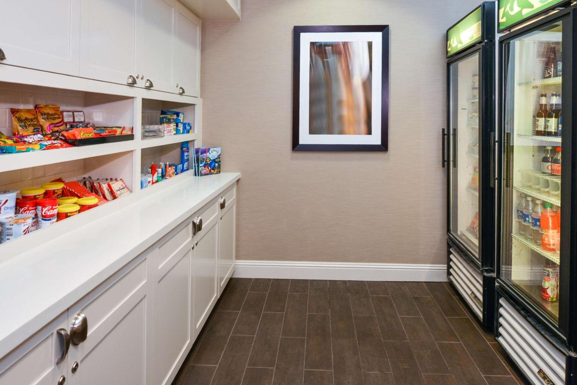 Homewood Suites by Hilton Fresno photo 16