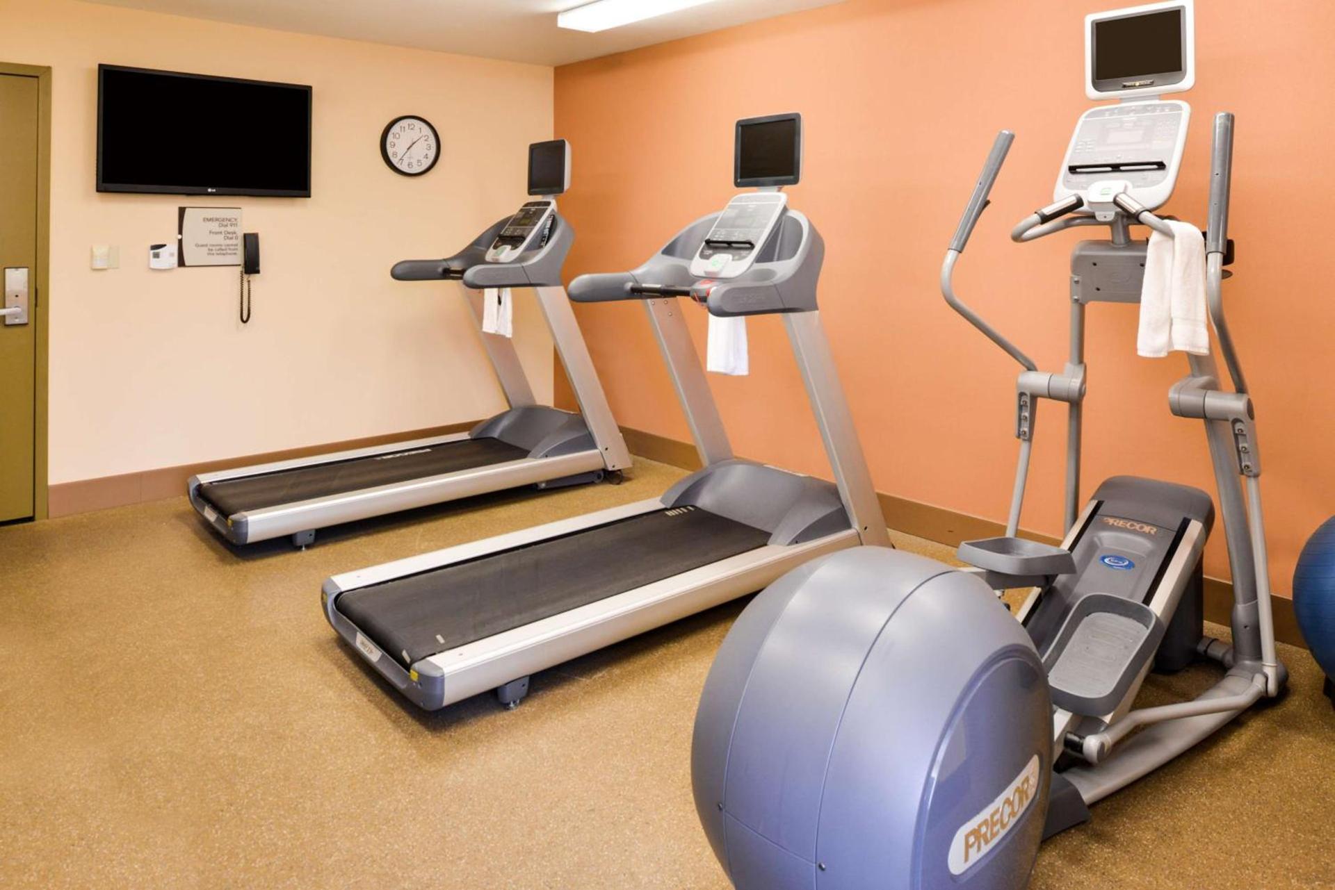 Homewood Suites by Hilton Fresno photo 20