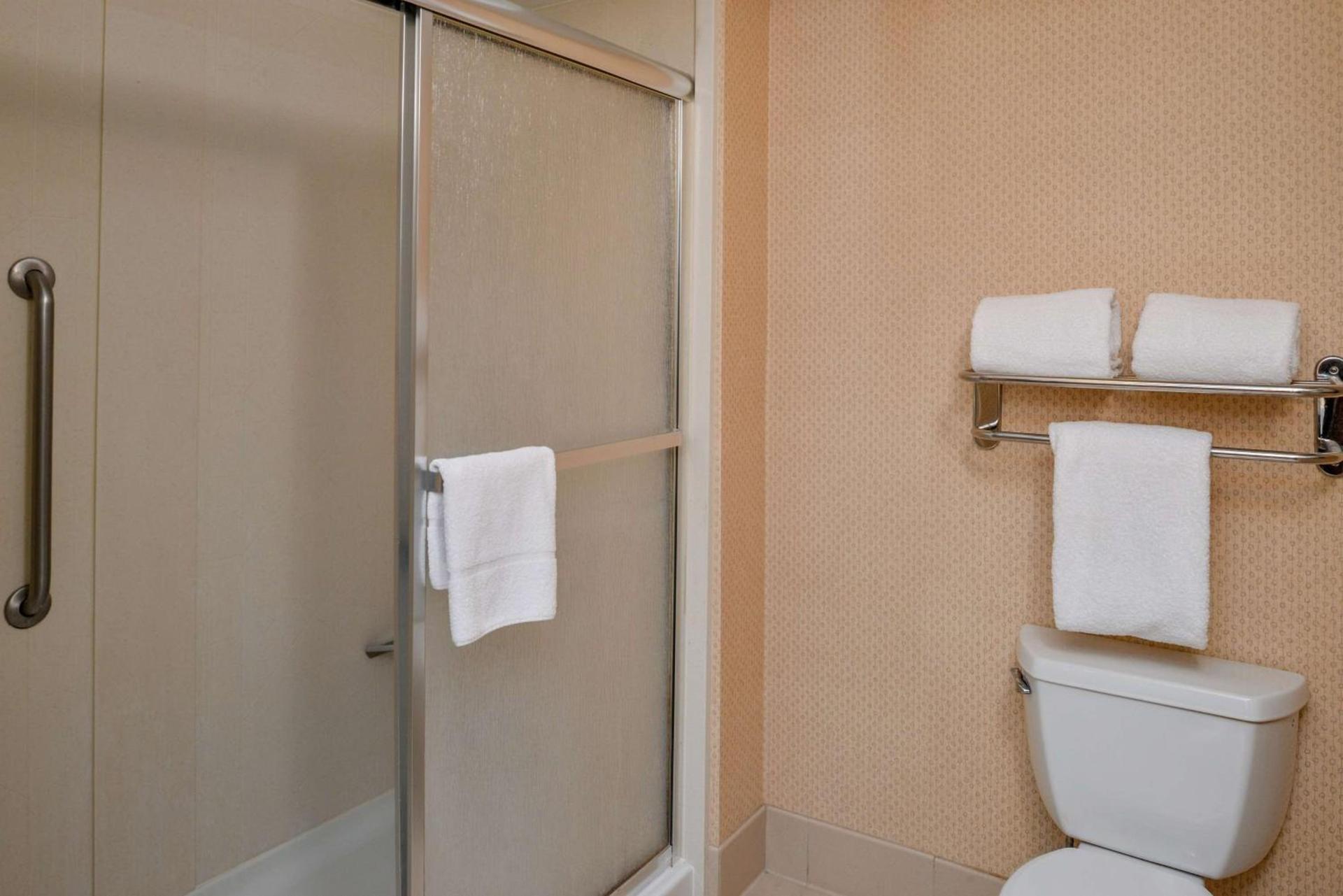 Homewood Suites by Hilton Fresno photo 21