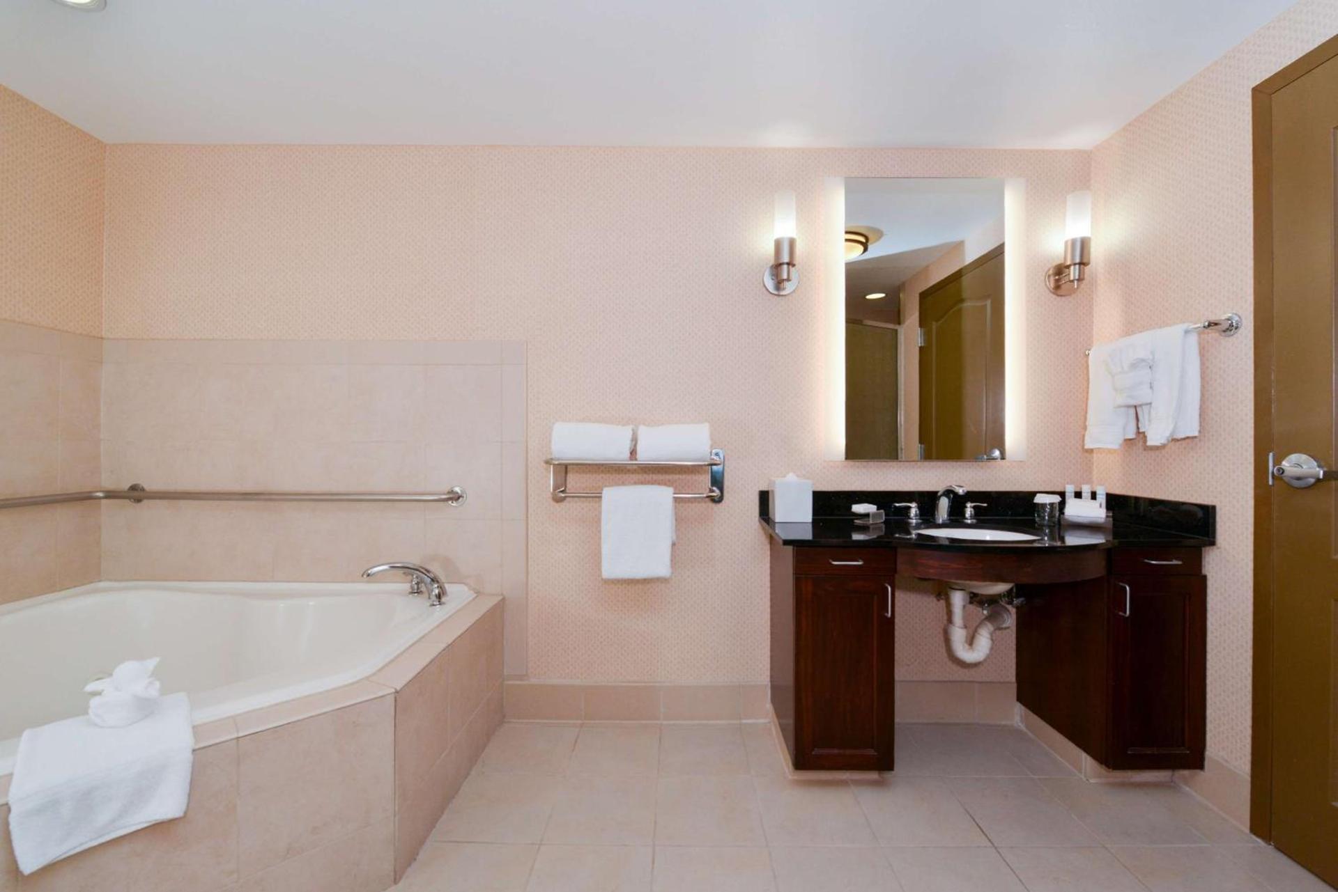 Homewood Suites by Hilton Fresno photo 22