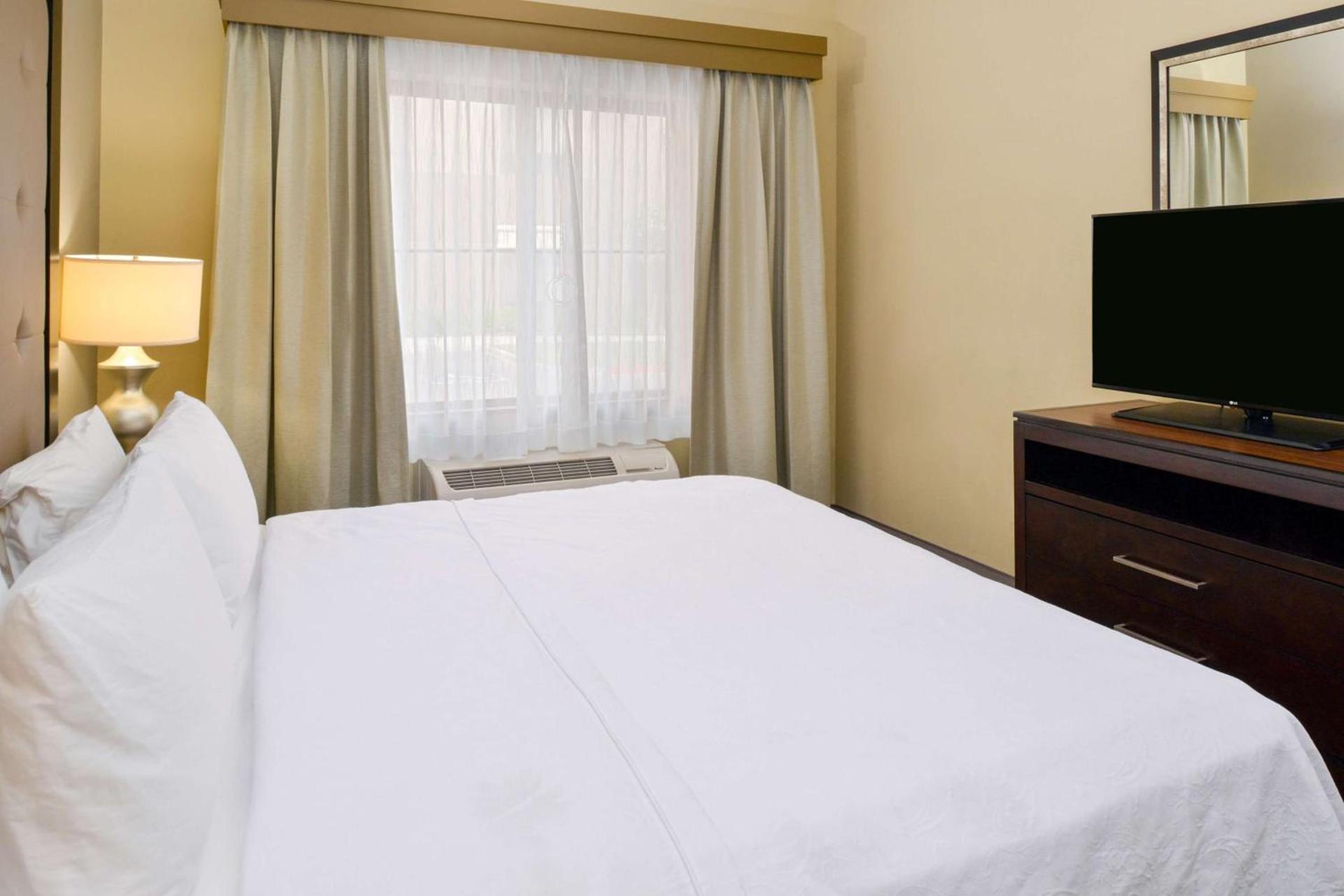 Homewood Suites by Hilton Fresno photo 35