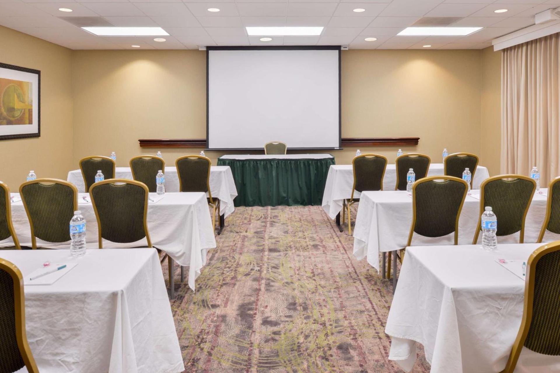 Homewood Suites by Hilton Fresno photo 42