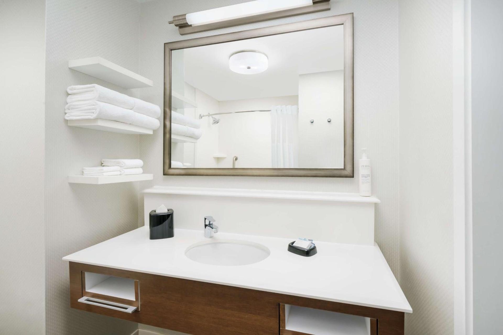 Hampton Inn & Suites LAX El Segundo photo 4