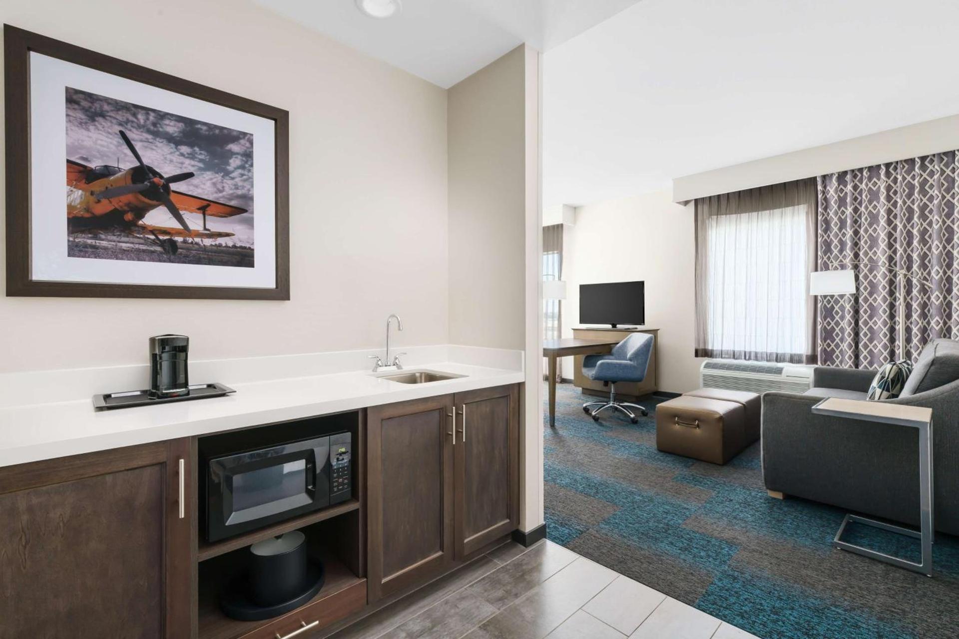 Hampton Inn & Suites LAX El Segundo photo 54