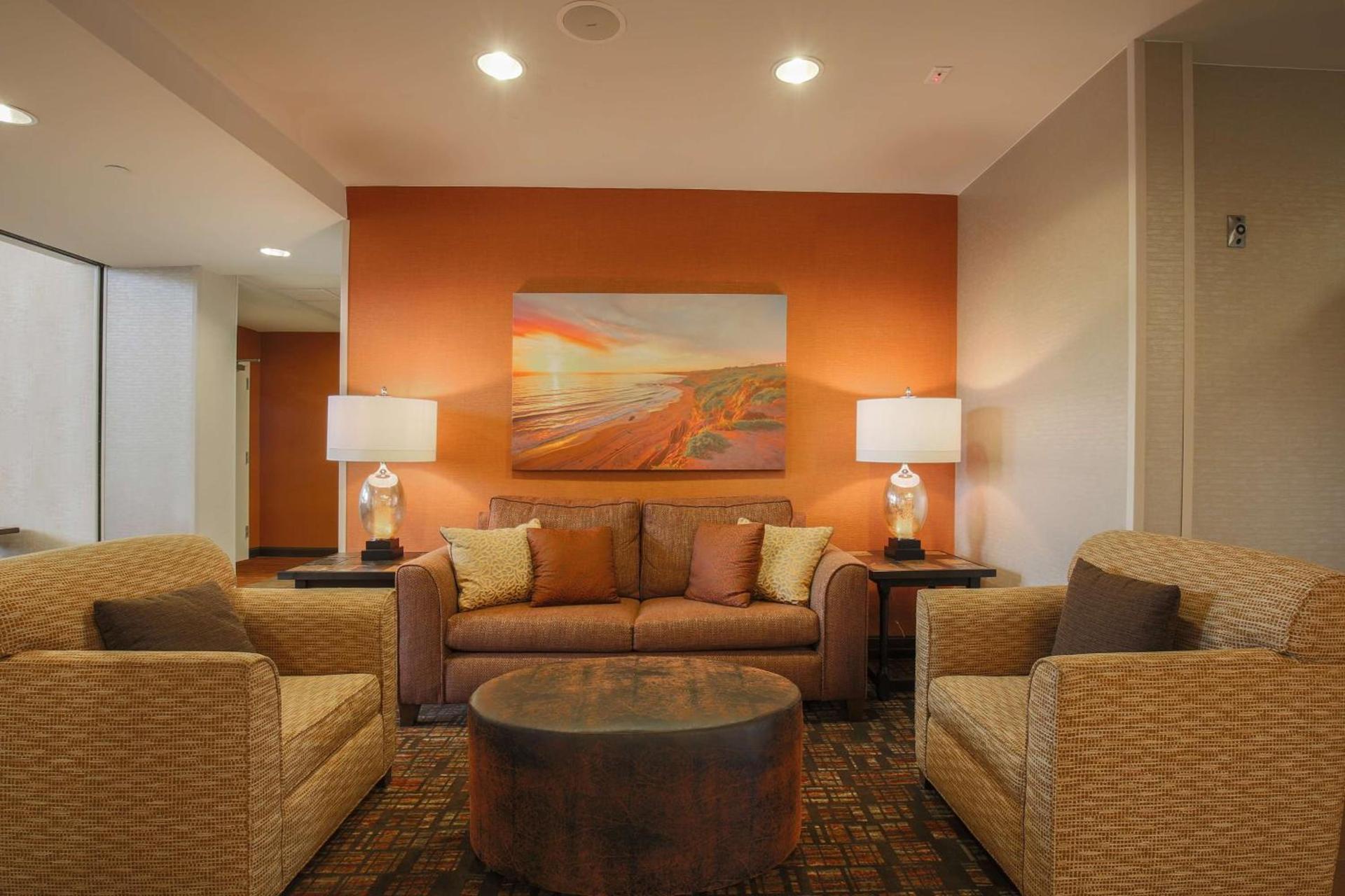 Hampton Inn & Suites Camarillo photo 5