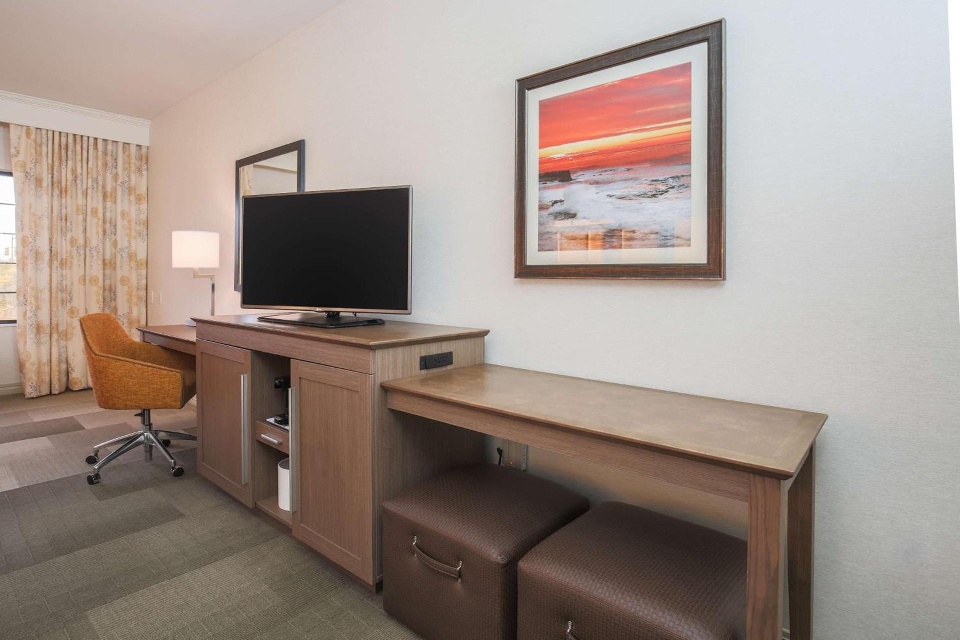 Hampton Inn & Suites Camarillo photo 22