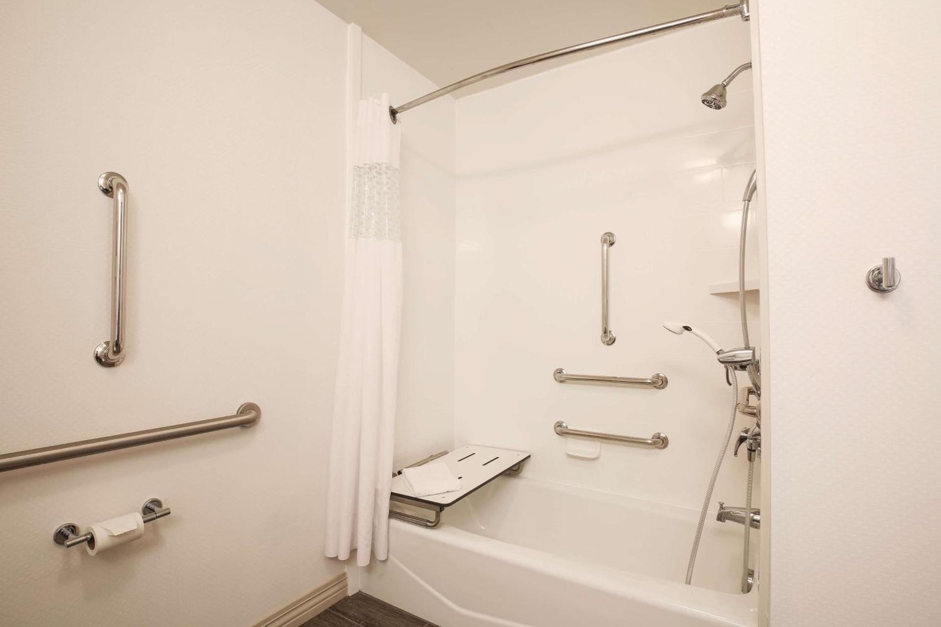 Hampton Inn & Suites Camarillo photo 23