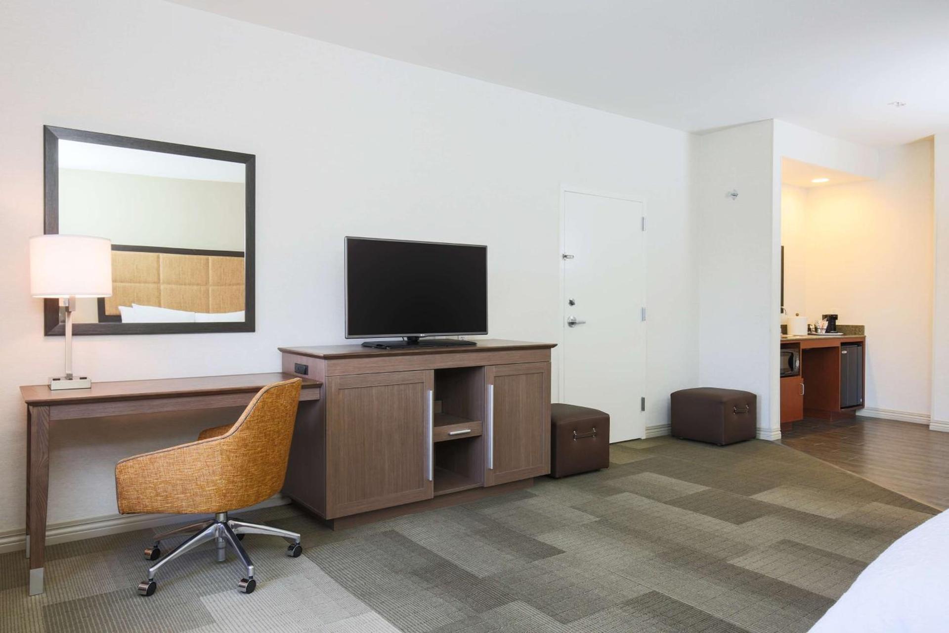 Hampton Inn & Suites Camarillo photo 31