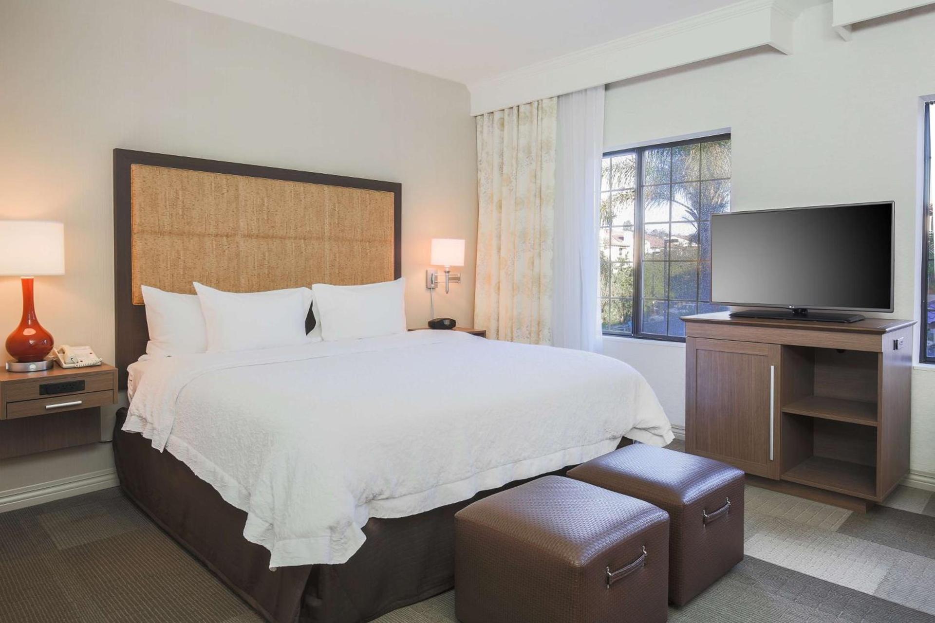Hampton Inn & Suites Camarillo photo 34