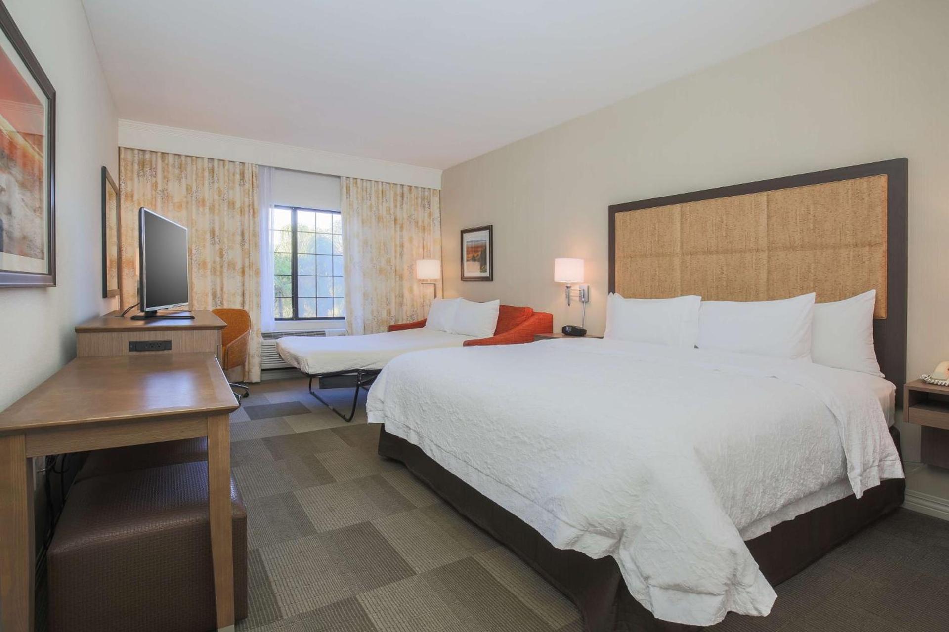 Hampton Inn & Suites Camarillo photo 39