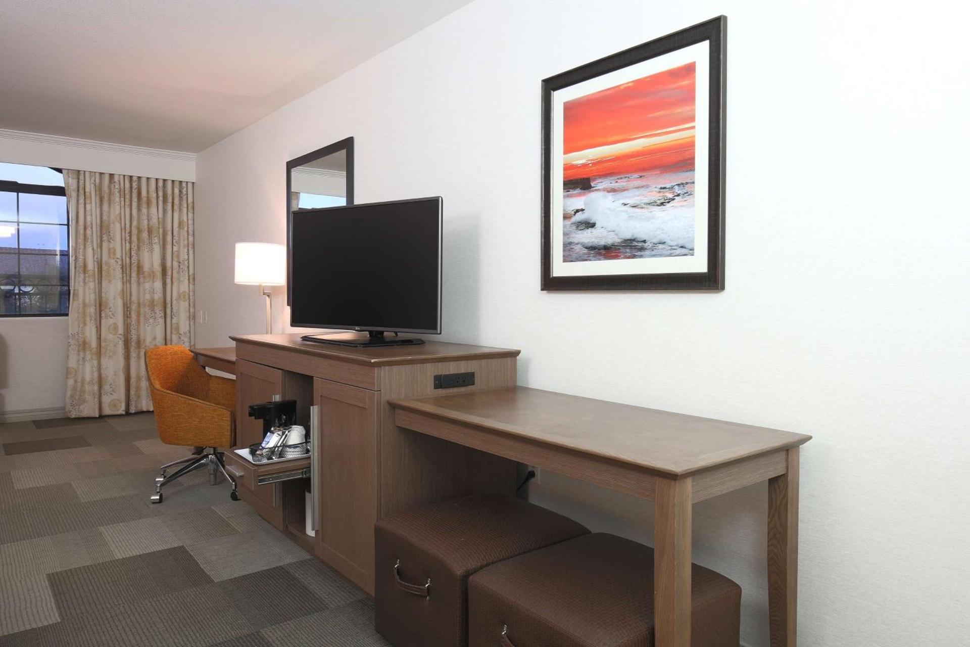Hampton Inn & Suites Camarillo photo 38
