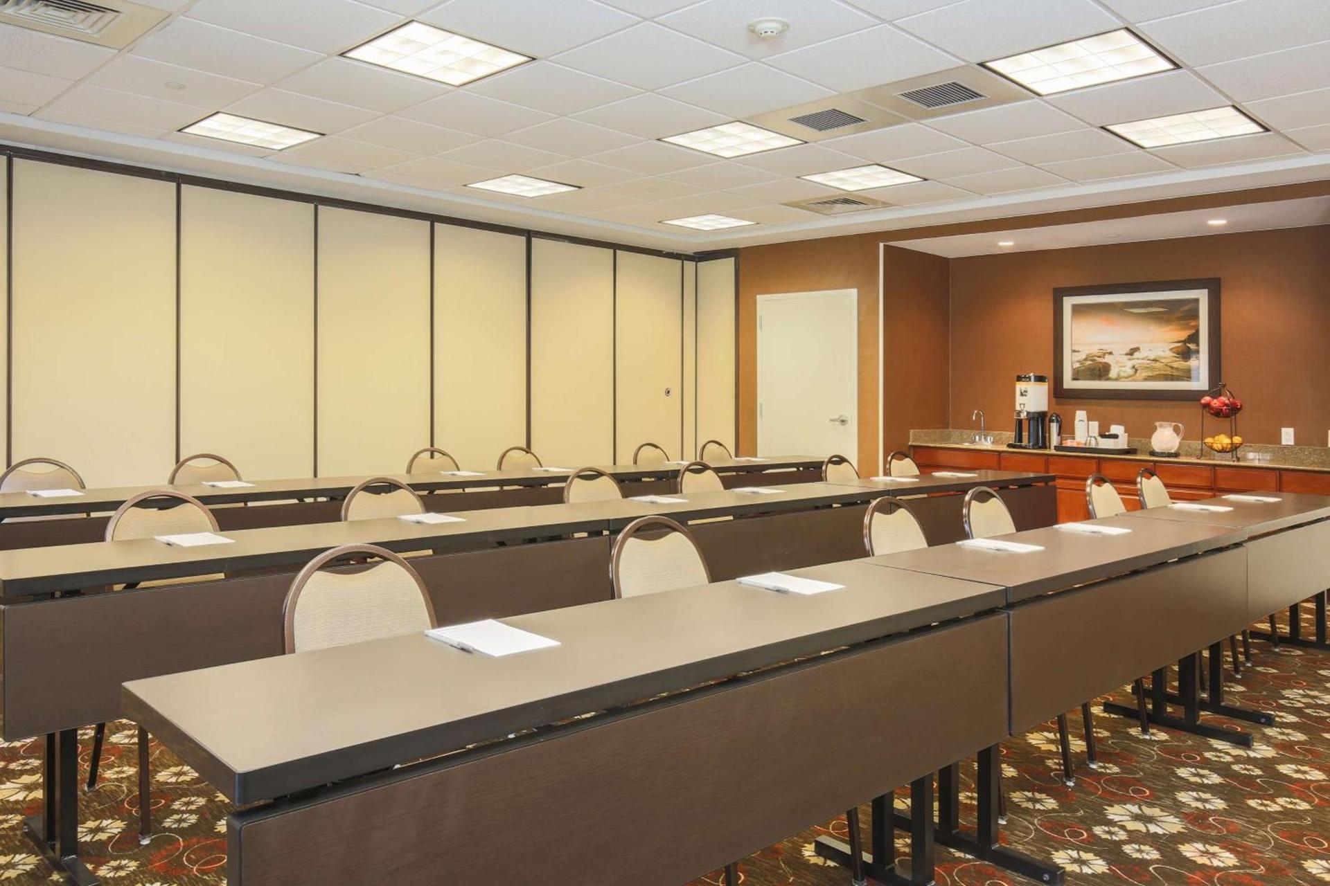 Hampton Inn & Suites Camarillo photo 45
