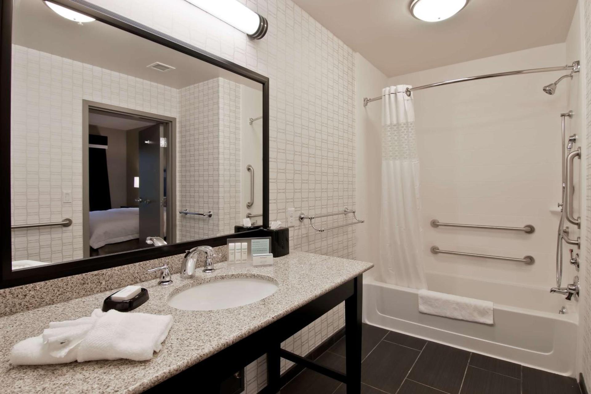 Hampton Inn & Suites Bellevue Downtown/Seattle photo 34