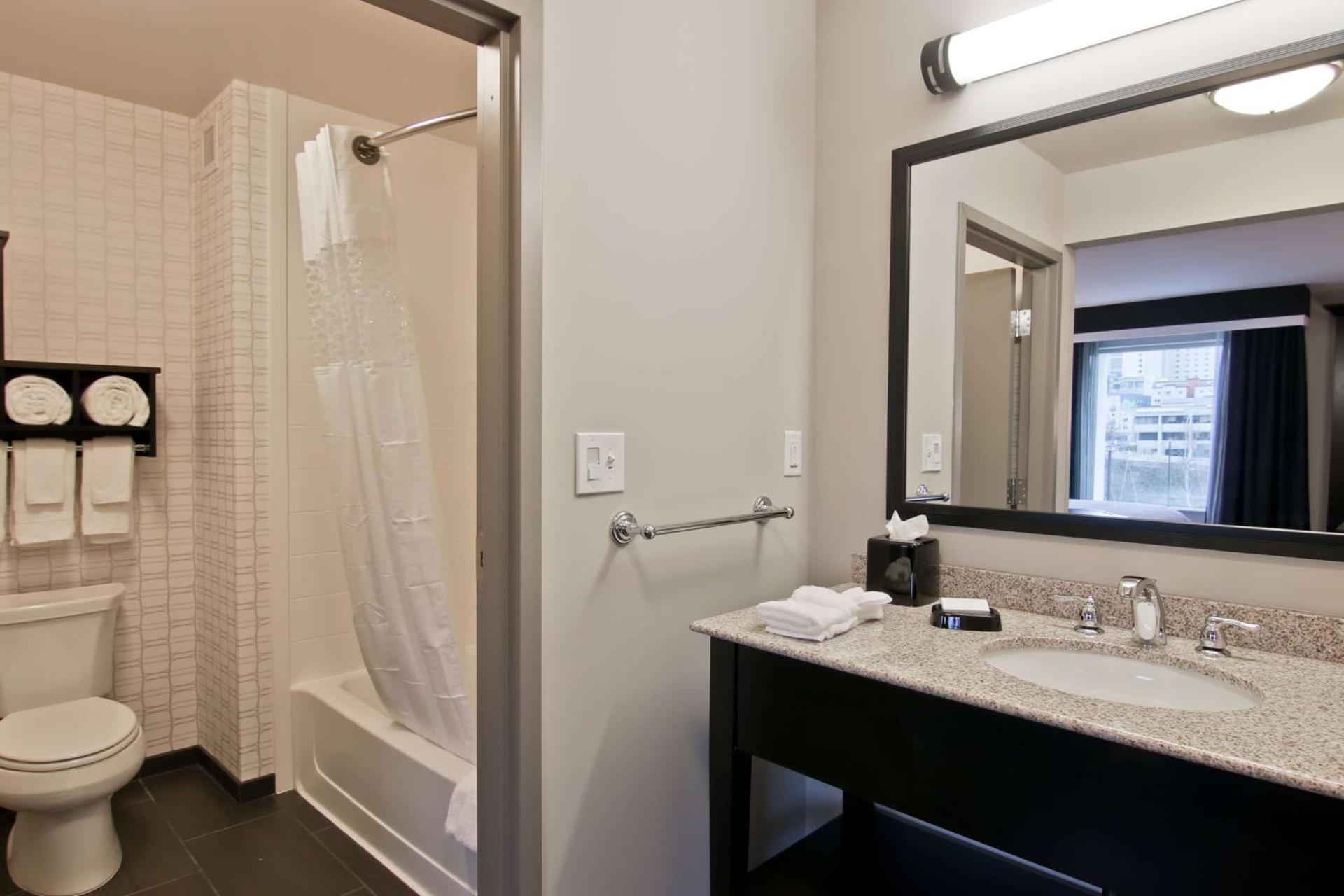 Hampton Inn & Suites Bellevue Downtown/Seattle photo 37