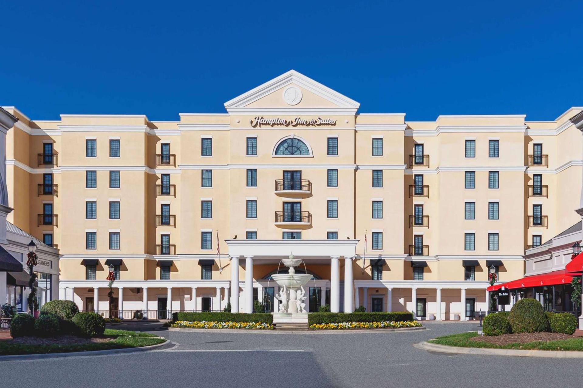 Hampton Inn & Suites South Park at Phillips Place photo 1