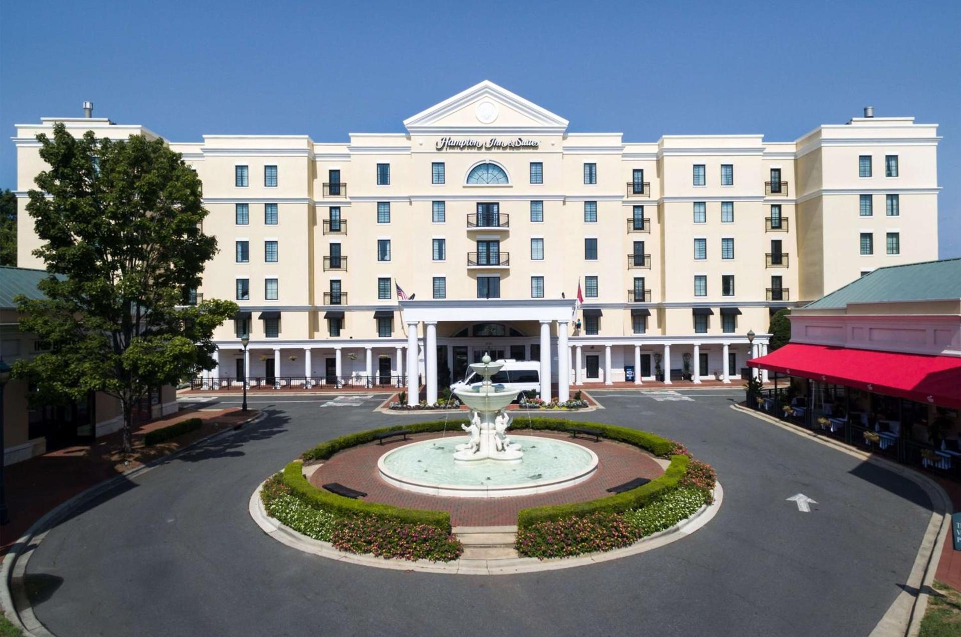 Hampton Inn & Suites South Park at Phillips Place photo 3