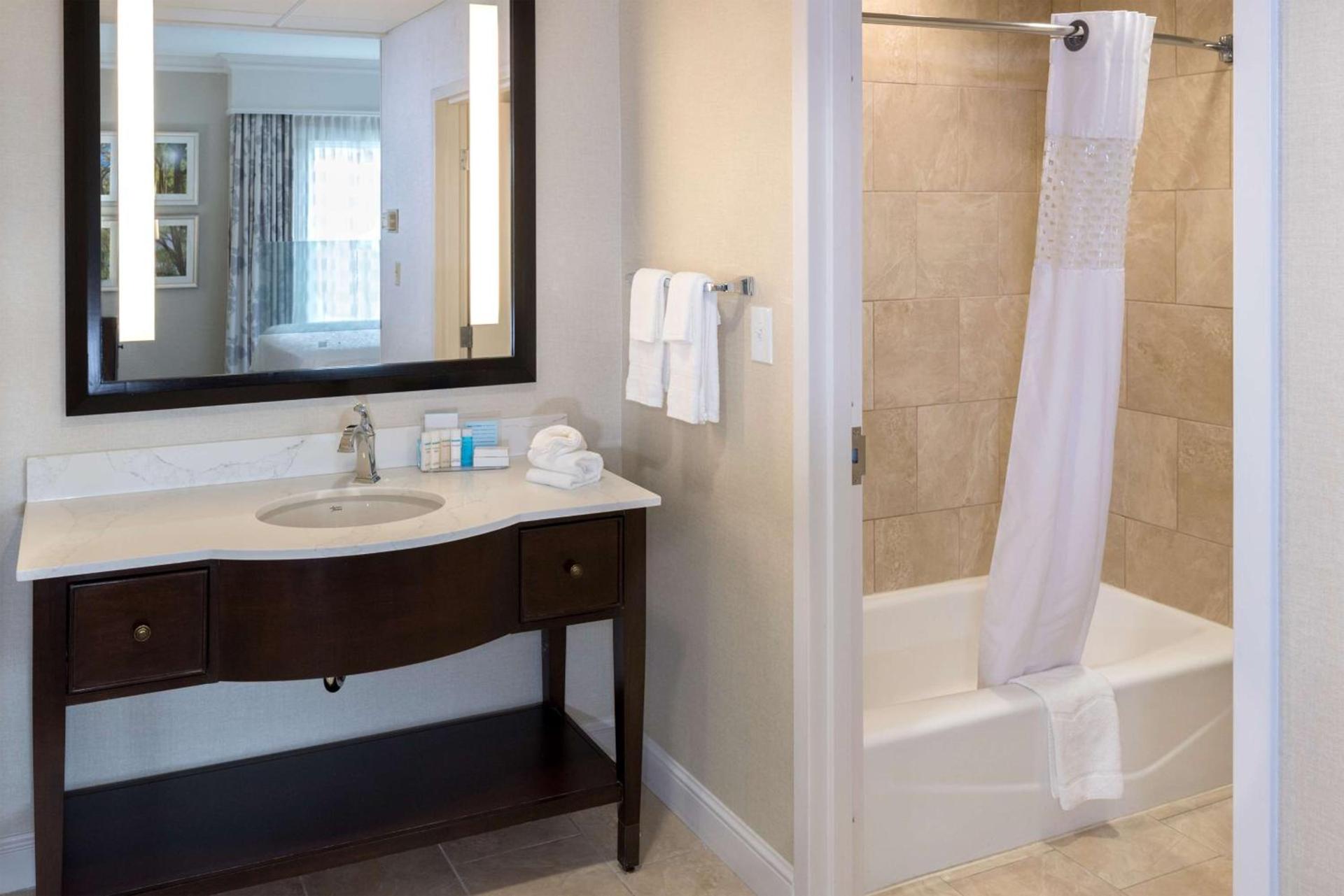 Hampton Inn & Suites South Park at Phillips Place photo 15