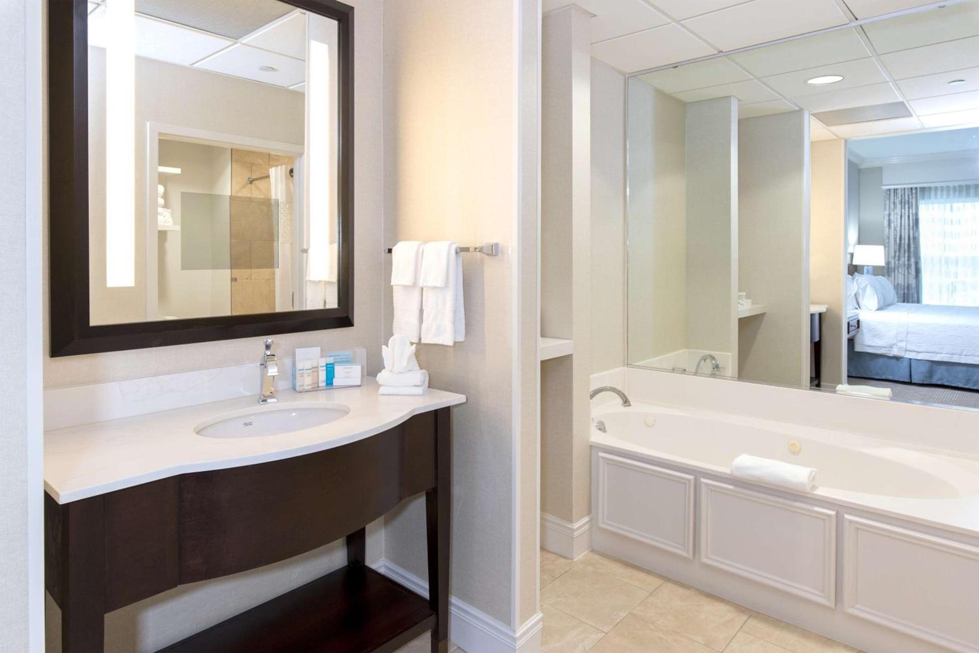 Hampton Inn & Suites South Park at Phillips Place photo 21